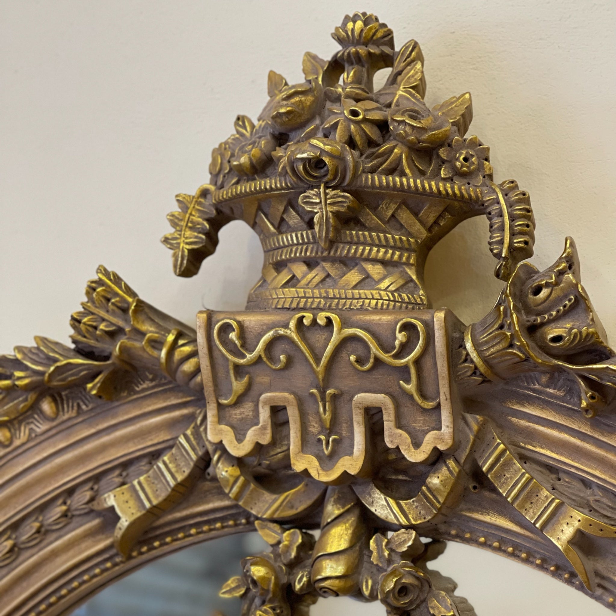 برواز مدخل دهبي - برواز مدخل من الخشب الزان مميز تشطيب دهب انجليزي ومرايا و الحفر هاند ميد المقاسات: W 140 CM * H 240CM