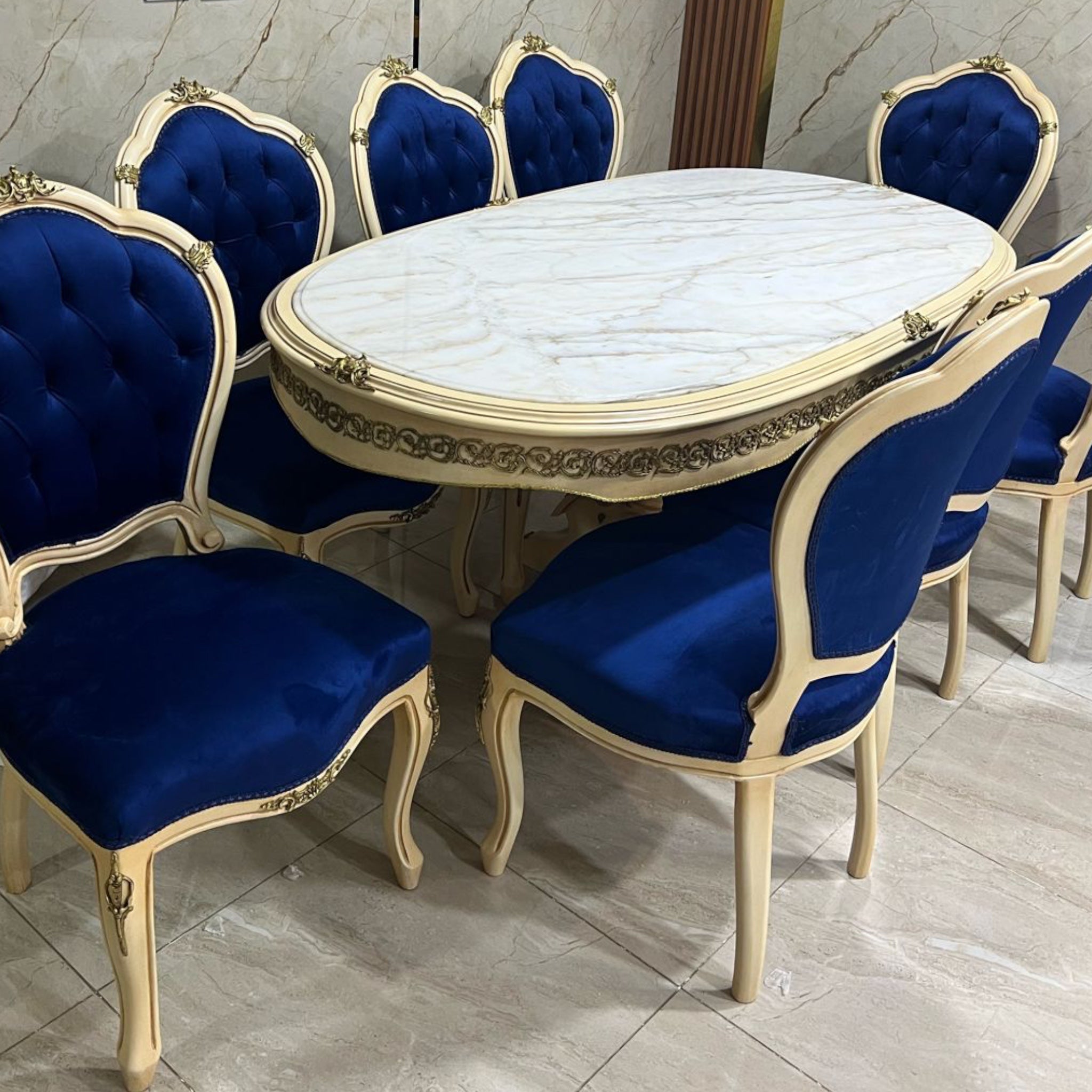 ترابيزة سفرة كلاسيك اوف وايت مطعمة بالنحاس - ترابيزة سفرة كلاسيكية اوف وايت من الخشب الزان و مطعمة بالنحاس المشغول يدويا المقاسات: W 160 CM * B 90 CM * H 87 CM W 180 CM * B 90 CM * H 87 CM