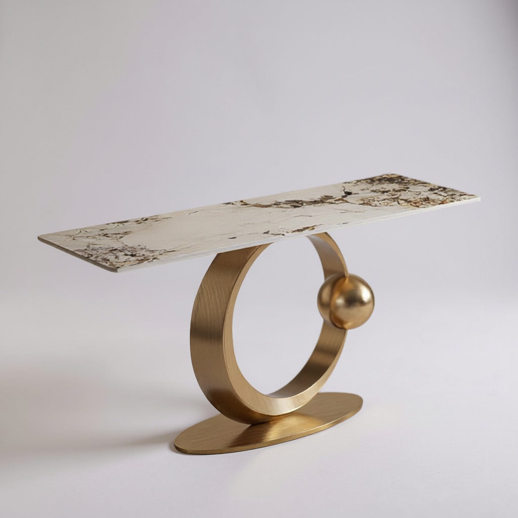 كونسول مدخل مودرن بقاعدة دائرية ذهبية وسطح رخامي فاتح