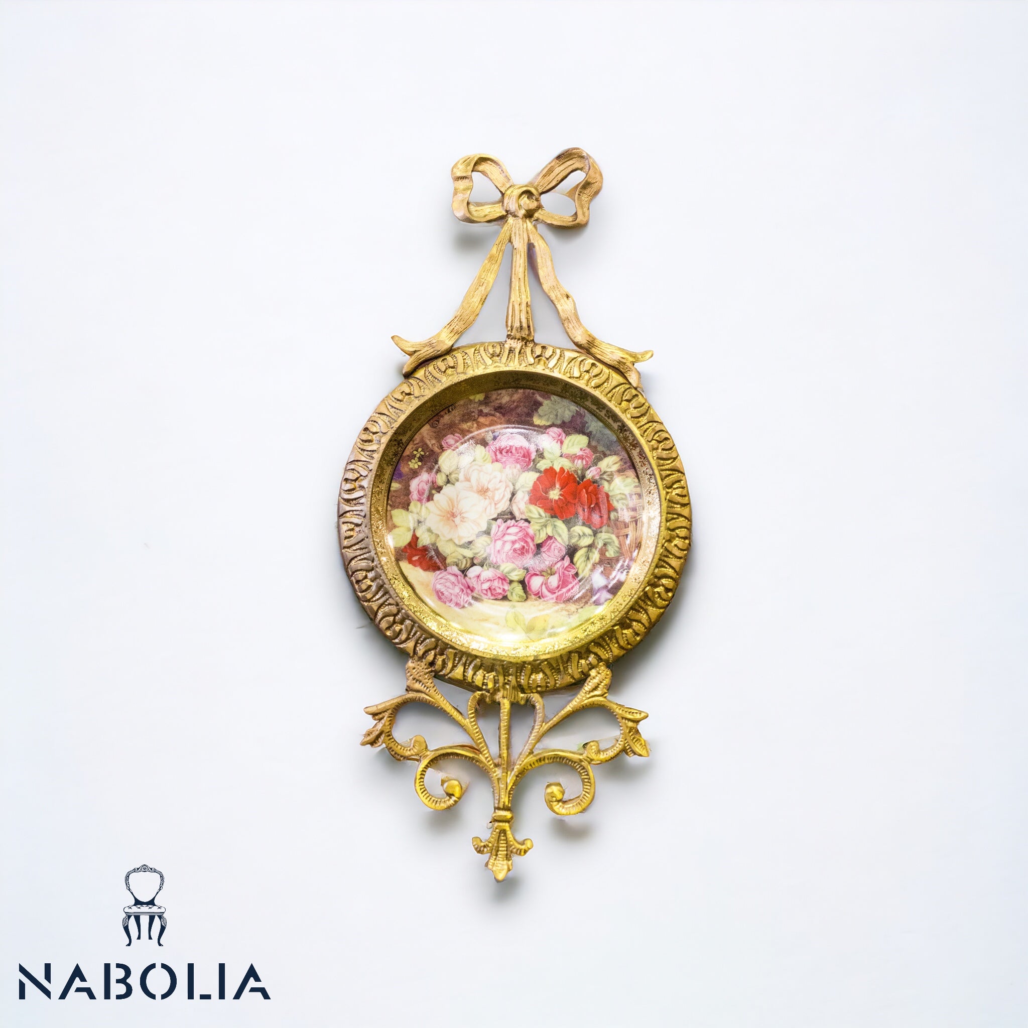 برواز تعليقة نحاسي - تعليقة نحاسية أنتيك مع طبق من الخزف المستورد على هيئة ورود خلابة ومنحوت بحواف دقيقة نحاسية معتٌق يمنح رونق التحف الكلاسيكية المقاسات: W 32 CM * H 66 CM