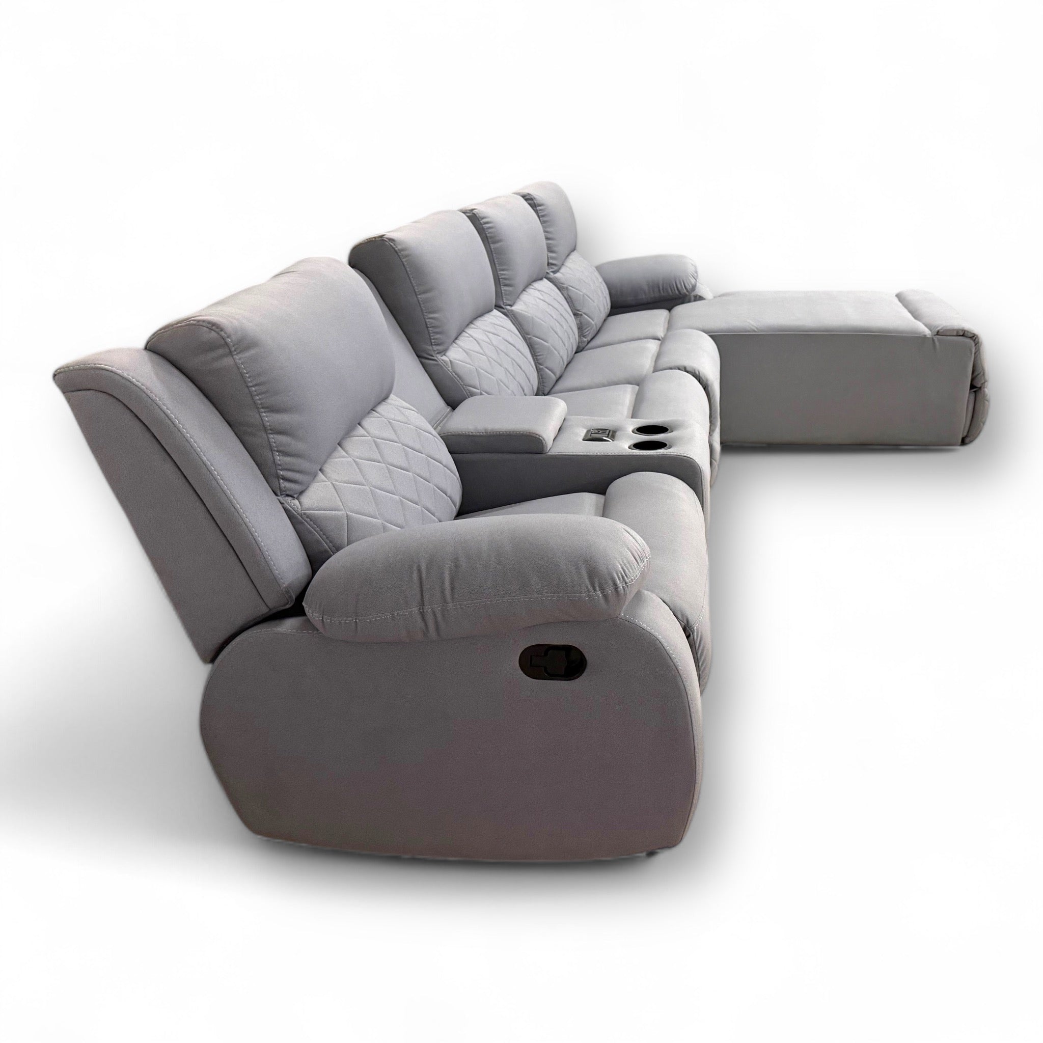 ركنة نابوليا ريكلاينر - ركنة ريكلاينر قماش ترندي -اثنين ميكانيزم تركي ثلاث حركات(شيزلونج-هزاز-دوران) ضمان سنة ضد عيوب الصناعة مع كونسول وسطي مزود باتنين كوب هولدر و اتنين مدخل usp المقاسات: W 200*300CM * H 100 CM