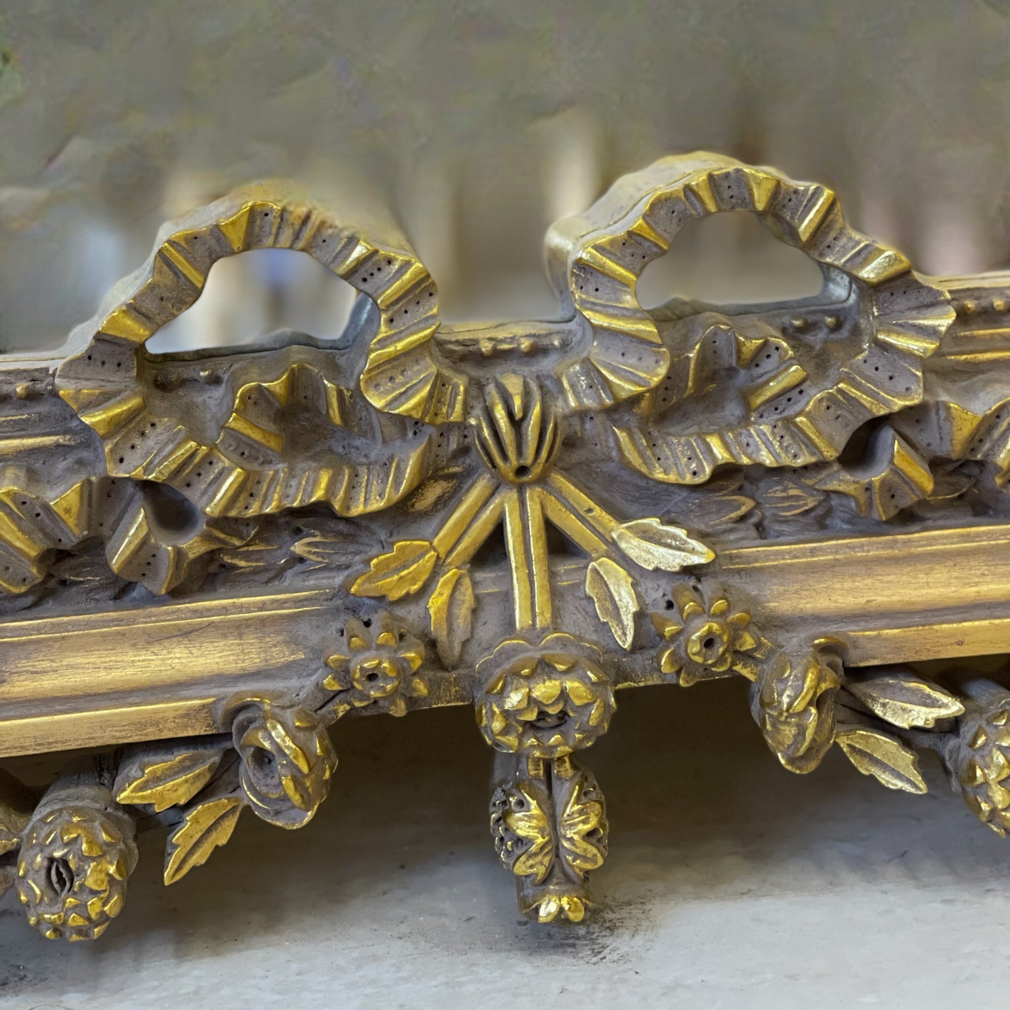 برواز مدخل دهبي - برواز مدخل من الخشب الزان مميز تشطيب دهب انجليزي ومرايا و الحفر هاند ميد المقاسات: W 140 CM * H 240CM