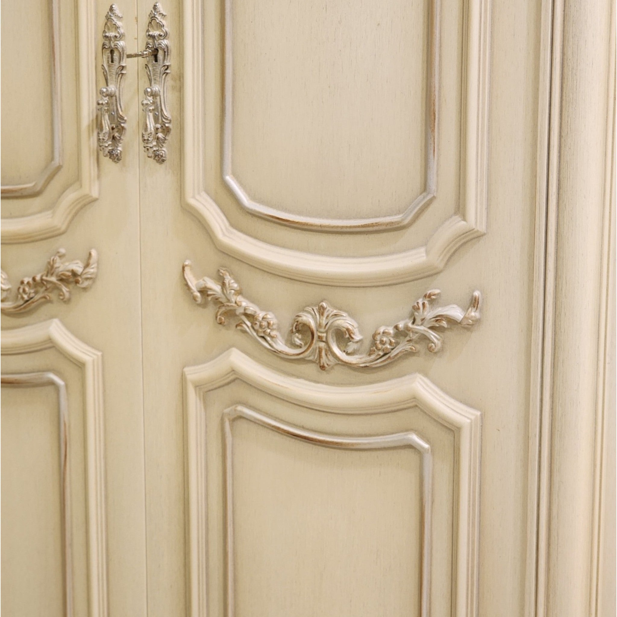 Classic bedroom with royal details and a soft French touch