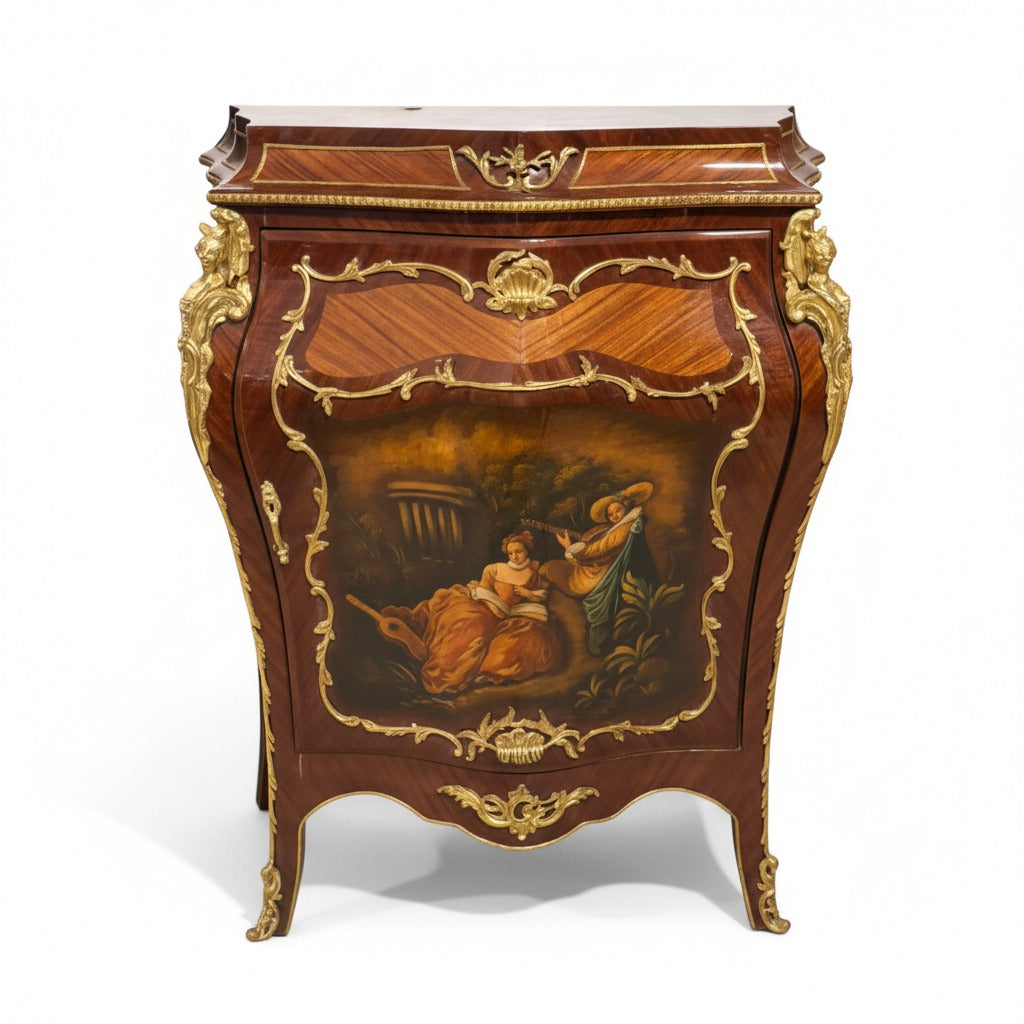 بايوه كلاسيك مطعم بالنحاس ومزين بلوحة فنية