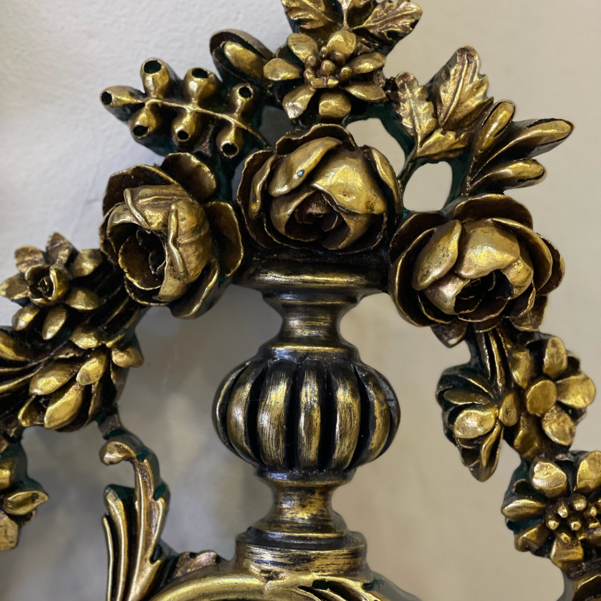 برواز ملكي هاند ميد - برواز انتيك مصنوع من الخشب الزان الطبيعي والحفر اليدوي المميز لاضافة لمسة جماليه فخمة والدهان ورق دهب و الزجاج جريش المقاسات: W 122 CM * H 240 CM