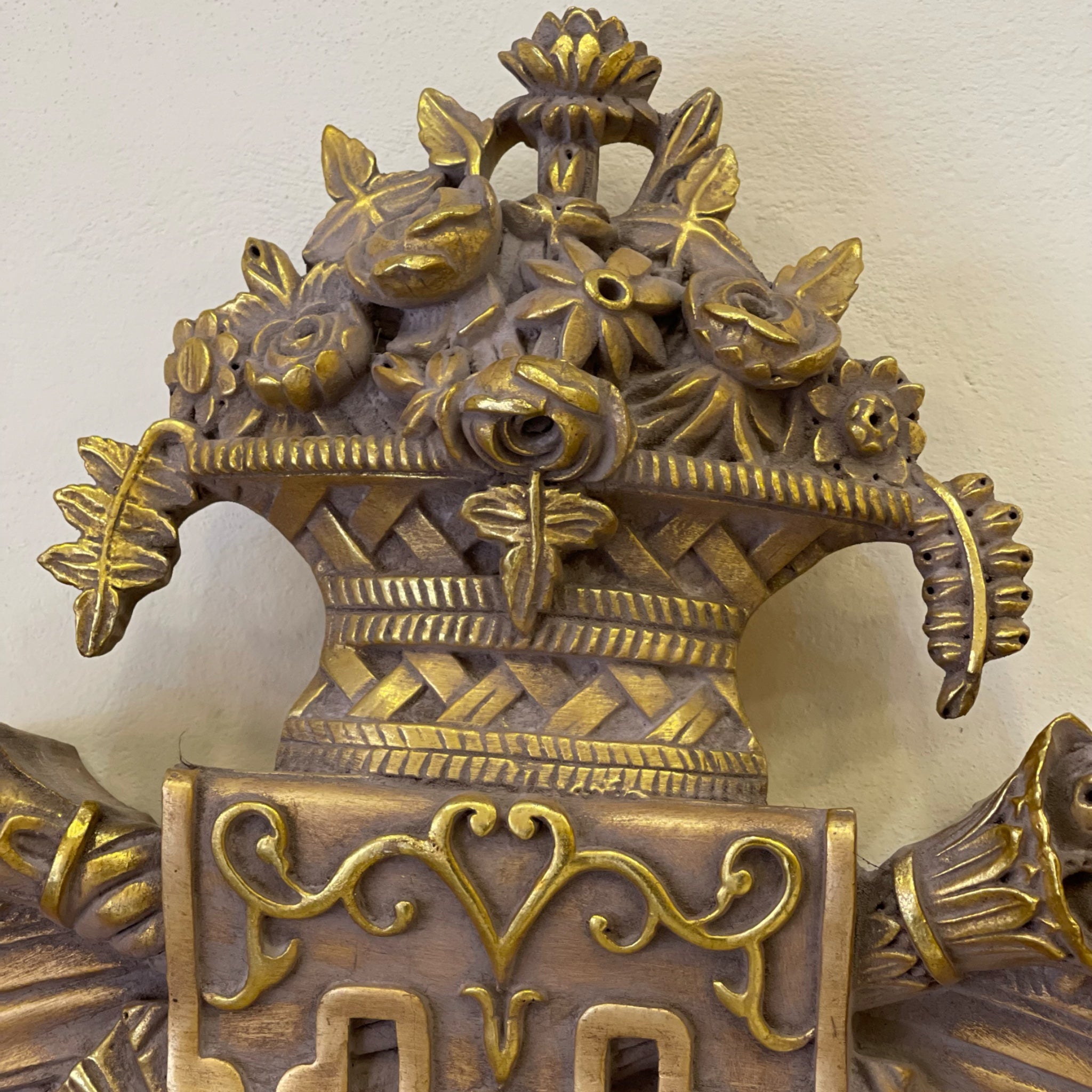 برواز مدخل دهبي - برواز مدخل من الخشب الزان مميز تشطيب دهب انجليزي ومرايا و الحفر هاند ميد المقاسات: W 140 CM * H 240CM