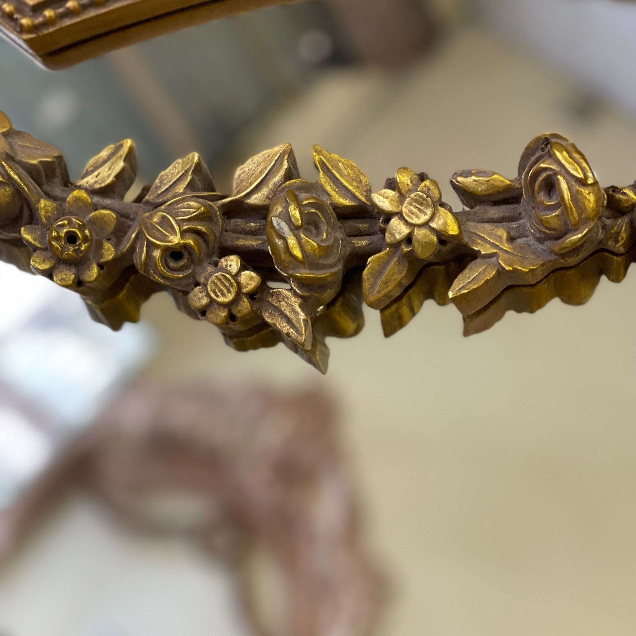 برواز مدخل دهبي - برواز مدخل من الخشب الزان مميز تشطيب دهب انجليزي ومرايا و الحفر هاند ميد المقاسات: W 140 CM * H 240CM