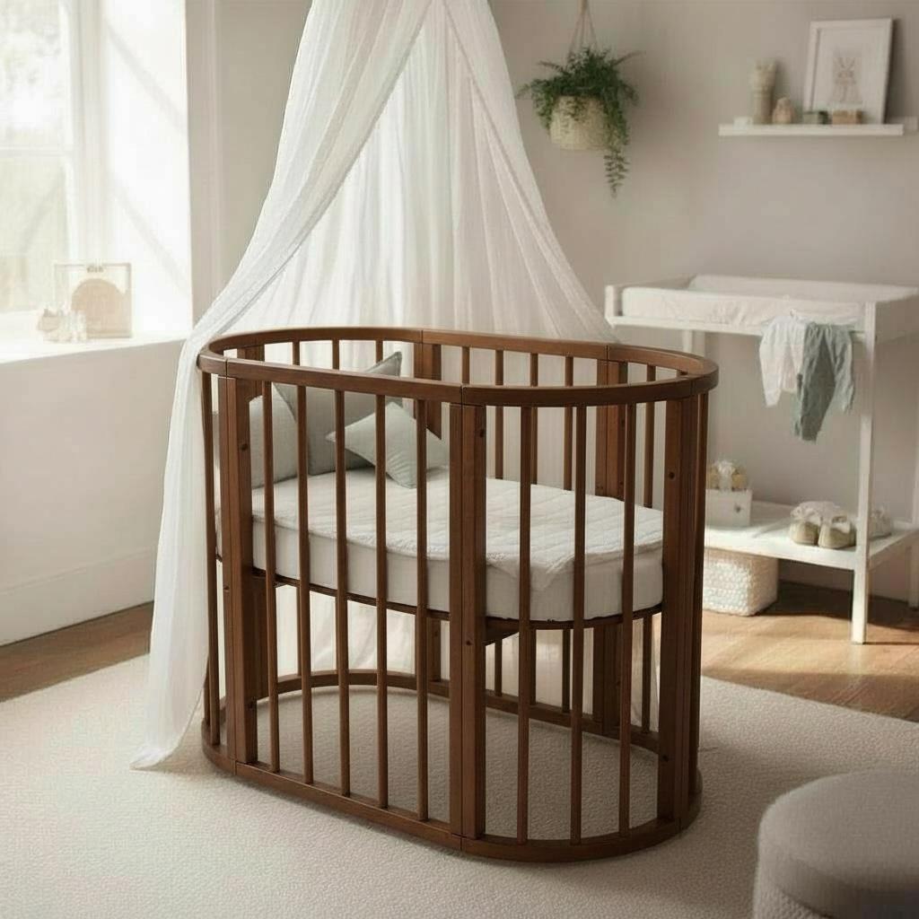 سرير أطفال بيضاوي خشبي بتصميم ناعم وآمن