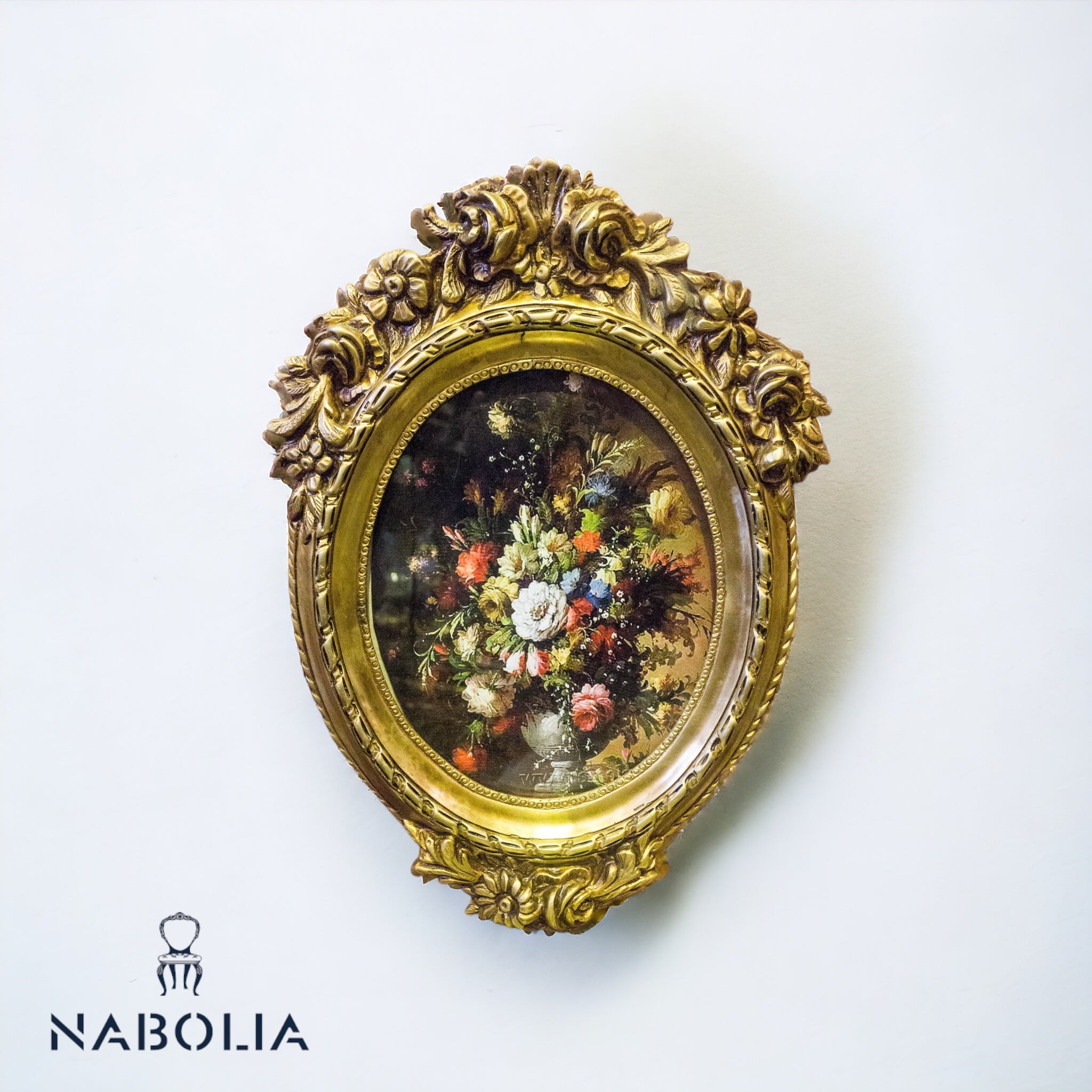 برواز نحاسي - برواز نحاسي أنتيك مع الرسم منقوش على هيئة ورود خلابة ومنحوت بحواف دقيقة نحاسية معتٌق يمنح رونق التحف الكلاسيكية المقاسات: W 24 CM * H 32 CM