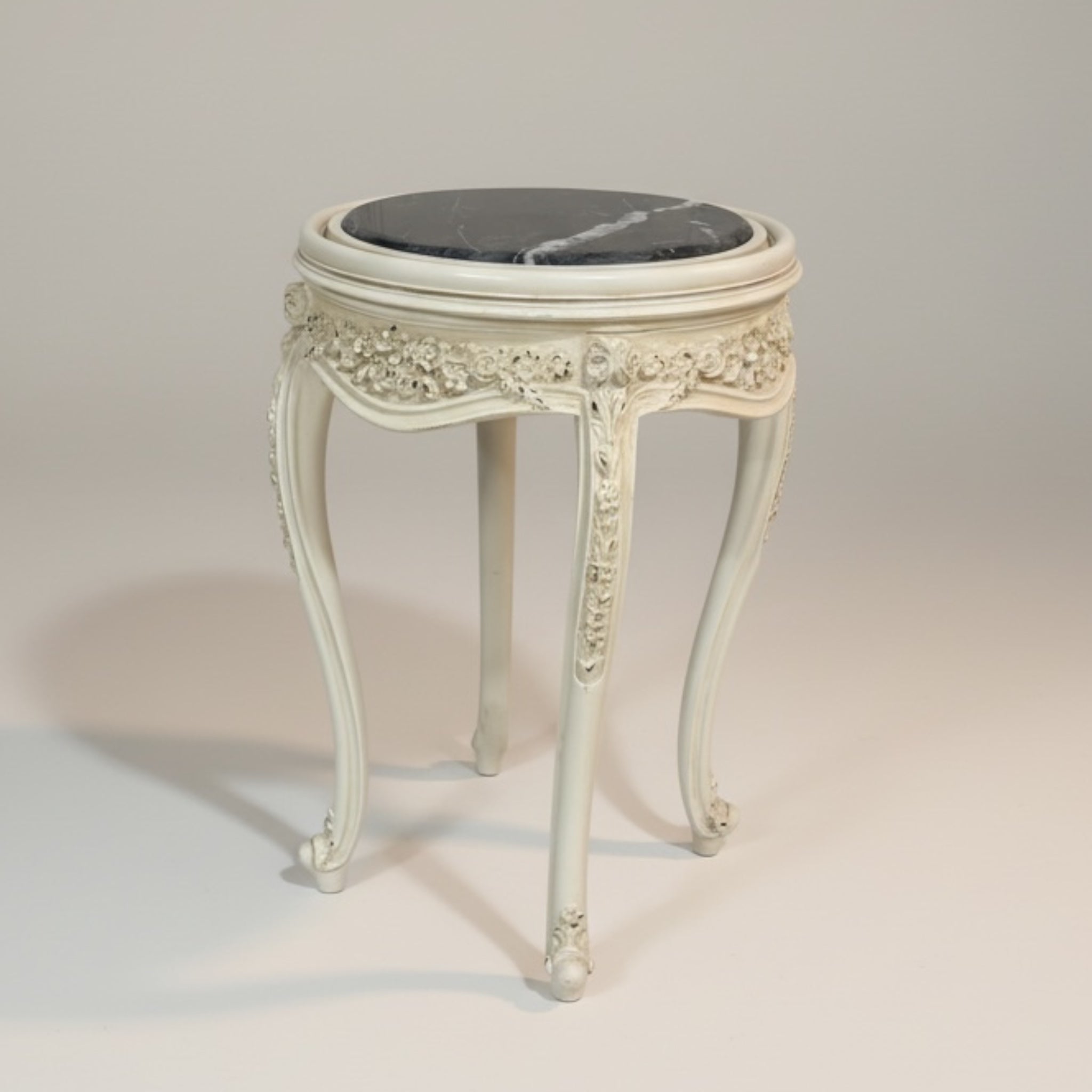 ترابيزة كورنر رخام اسود اسباني - Nabolia