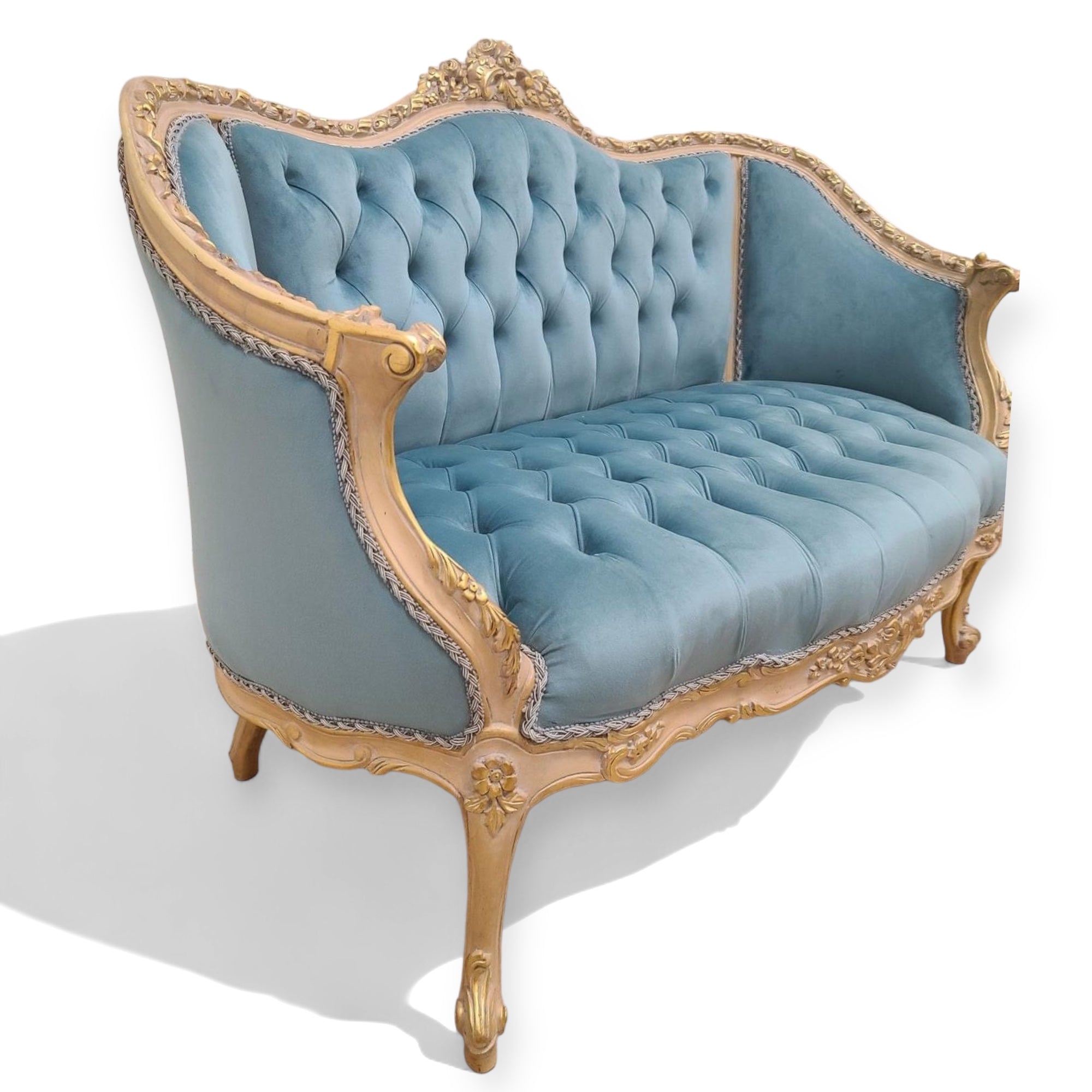 كنبة كلاسيك أنتيك كابوتنيه - كنبة انتيك مصنعة من خشب الزان الاحمر دهان دهبي مترب تنجيد كابتونيه في القاعدة والظهر و متاح تغيير الالوان المقاسات: W 135 CM * H 60 CM * B 55 CM