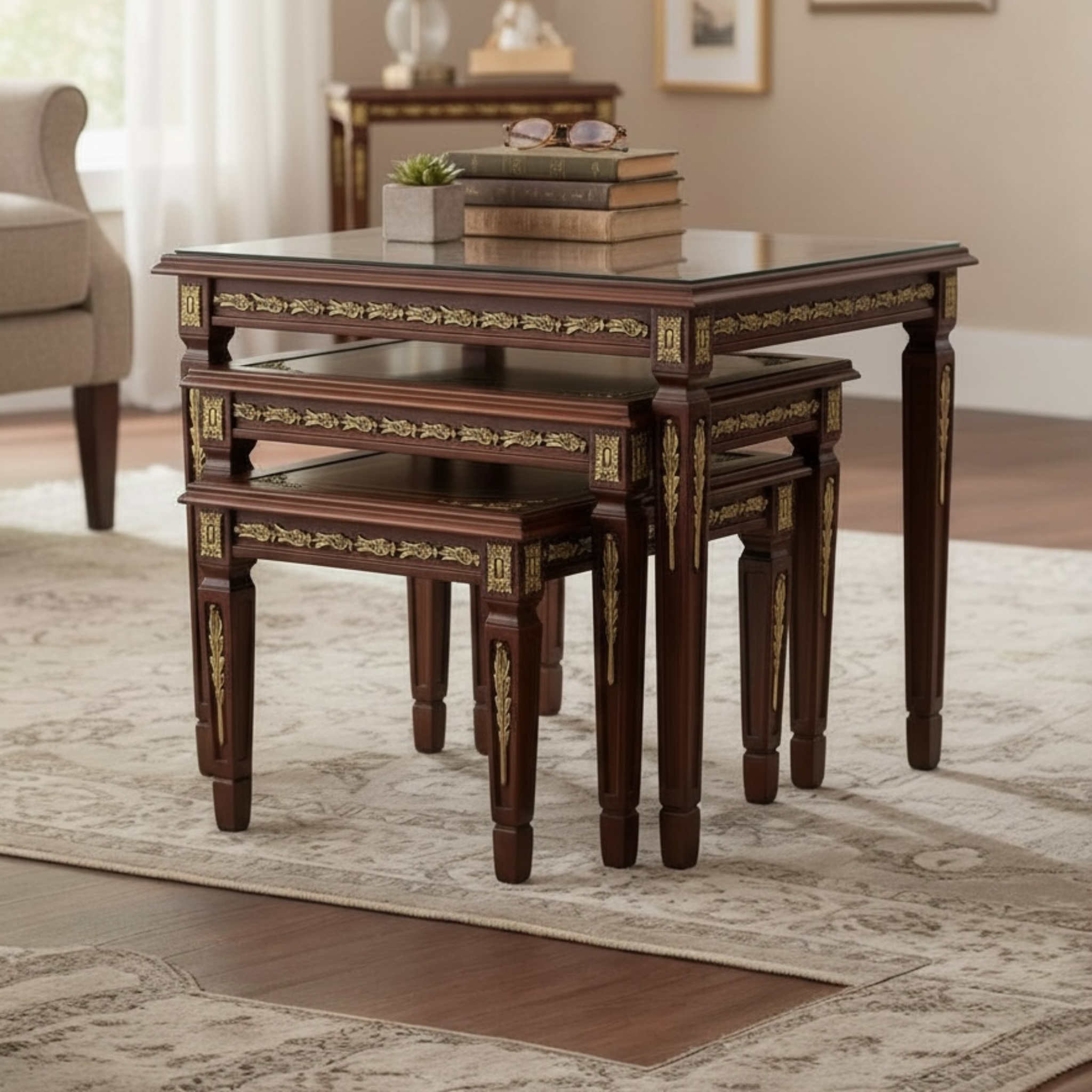 طقم ترابيزات ثلاثي متداخل مطعم بالنحاس والمارتكريه