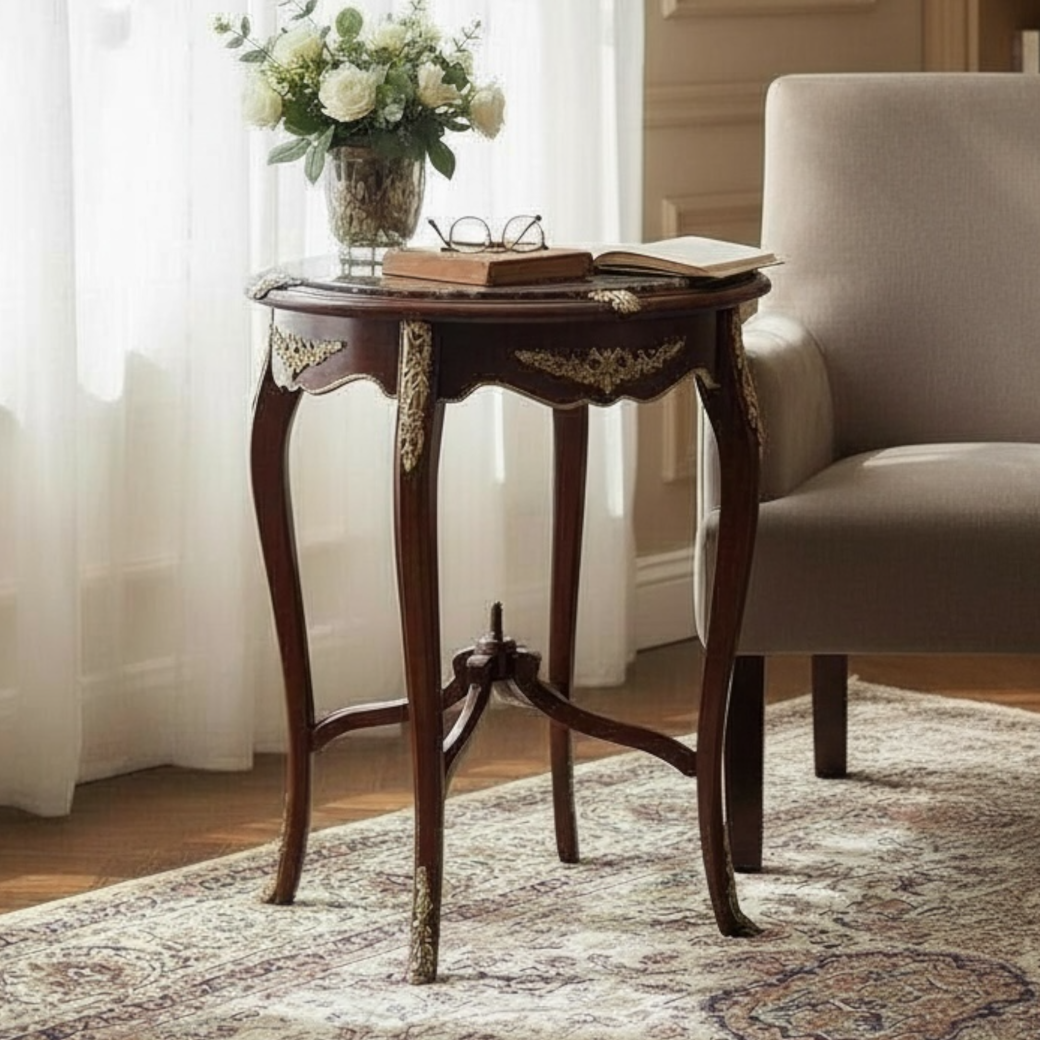 ترابيزة كورنر دائرية مطعمة بالنحاس