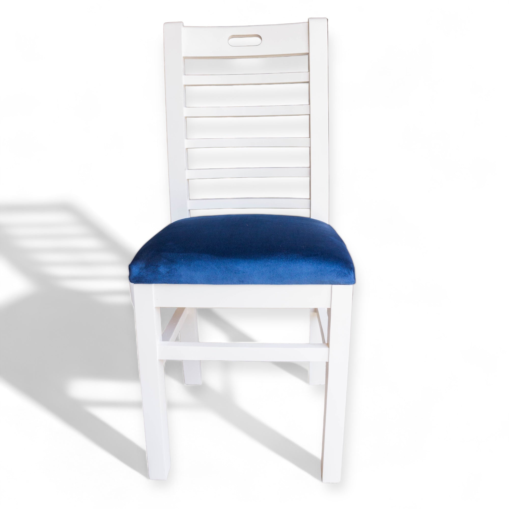 ترابيزة سفرة واربعة كراسي بني في ابيض - سفرة مصنعة من الخشب الزان الطبيعي والقشرة الطبيعي مكونة من ترابيزة و اربعة كراسي لون بني في ابيض المقاسات: W 120 CM * B 80 CM * H 80 CM