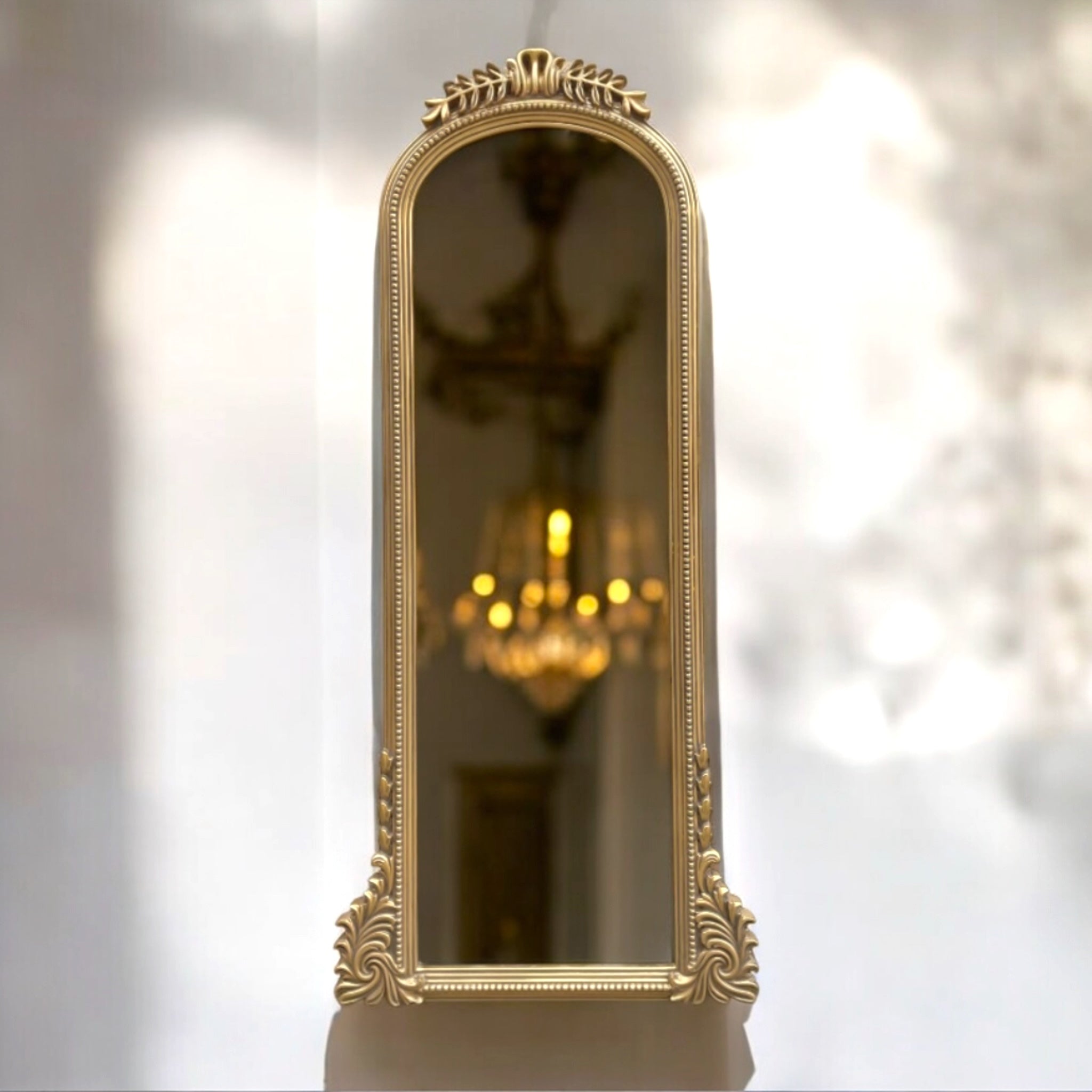 مرايا مدخل كلاسيكية - مرايا مدخل كلاسيكية مصنعة من خشب الزان الاحمر و الاويمة اليدوي و اللون دهبي المقاسات: W 60 CM * H 180 CM