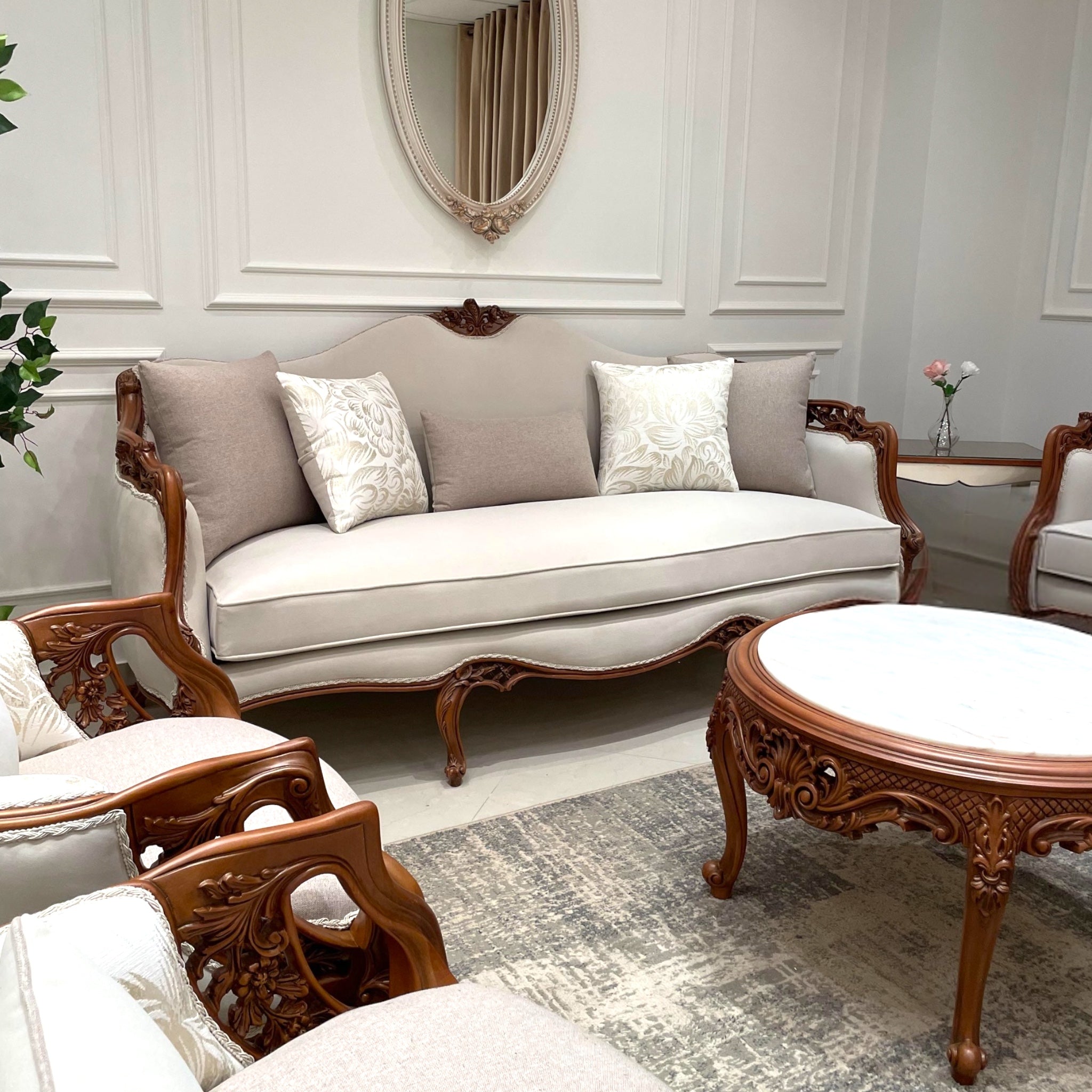 صالون سرايا - طاقم صالون الخشب زان أحمر دهان استر خشبي القماش جيرمن قطيفه والمشجركتان مخلوط ستان الشلت تنجيد سوفت كثافة 35الطقم مكون من :1 كنبة 3 مقعد1 كنبة 2 مقعد2 فوتية1 ترابيزة بالرخامةبانكت1 H W L 105 80 210 كنبة تلاتة مقعد 105 80 170 كنبة اتنين مقعد 105 70 70 فوتيه 105 70 160 شازلونج 50 80 80 ترابيزة