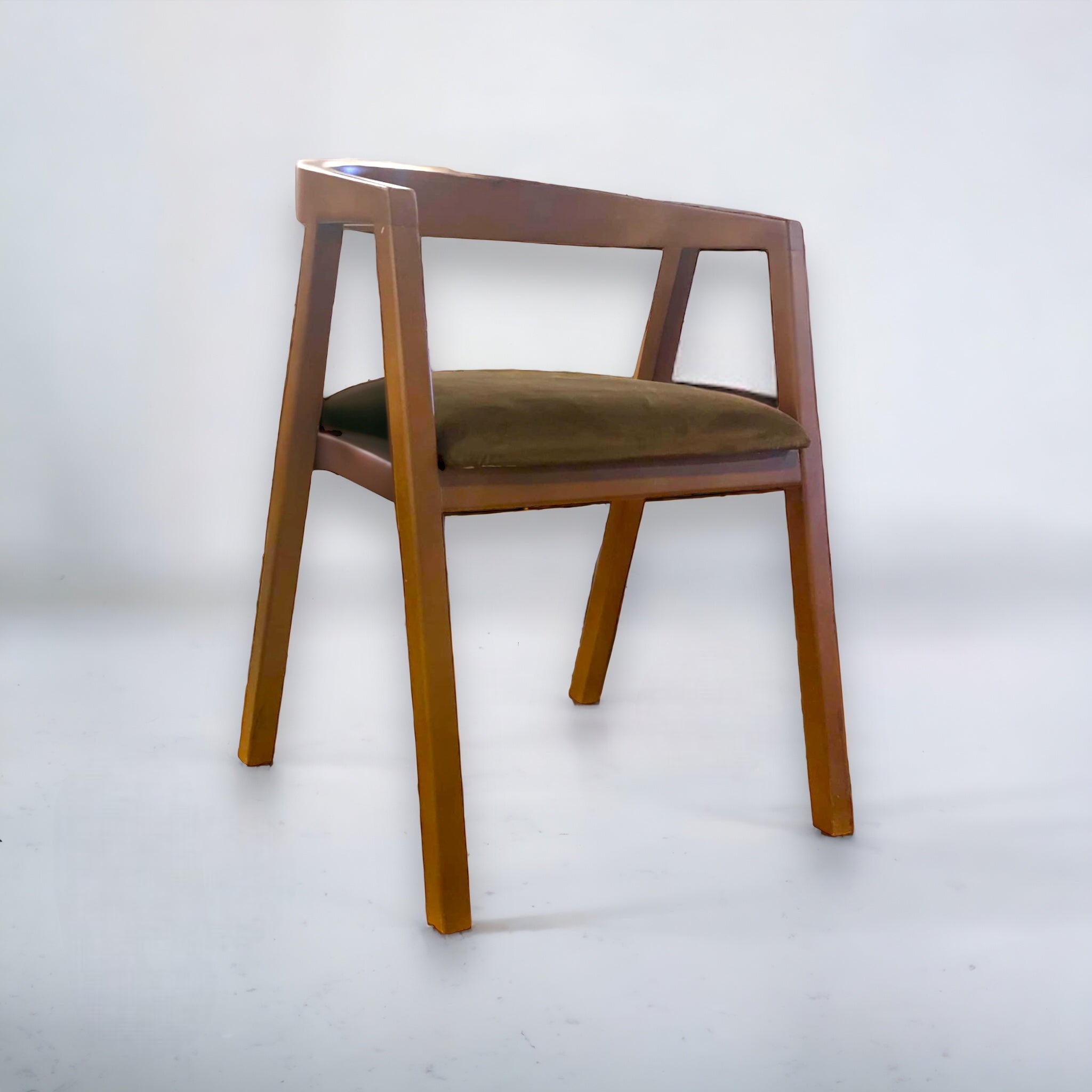 كرسي بيلا - كرسي مصنع من الخشب الزان الاحمر المجفف ومتاح تغيير اللون المقاسات: W 55 CM * H 70 CM * B 50 CM