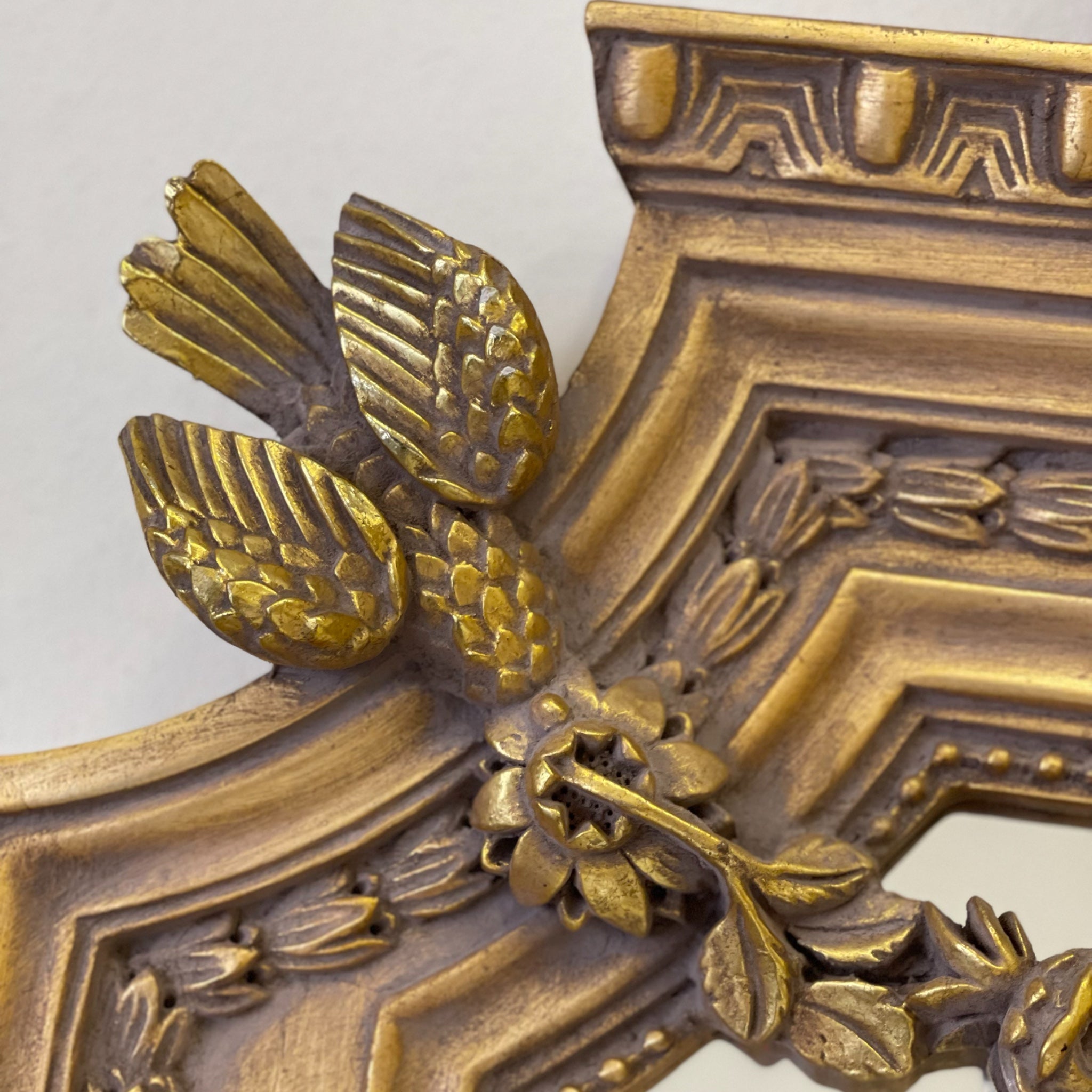 برواز مدخل دهبي - برواز مدخل من الخشب الزان مميز تشطيب دهب انجليزي ومرايا و الحفر هاند ميد المقاسات: W 140 CM * H 240CM