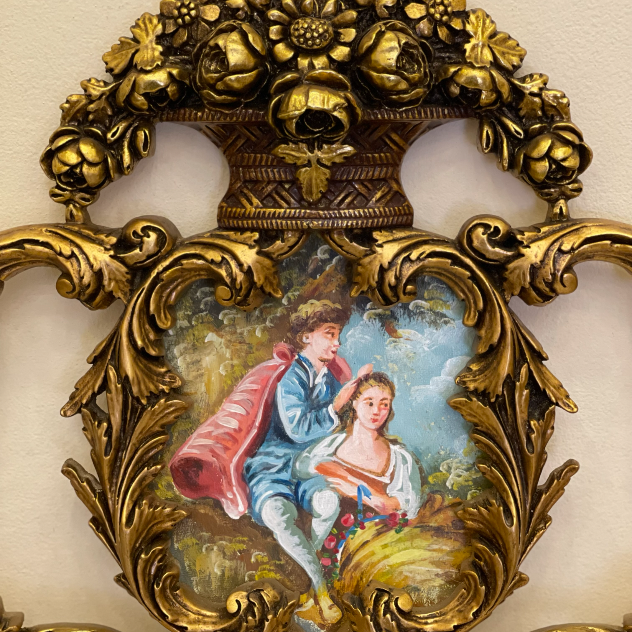 برواز معلق - برواز انتيك من الخشب الزان حفر هاند ميد دهان دهبي و مرايا جريش المقاسات: W 85 CM * H 150 CM