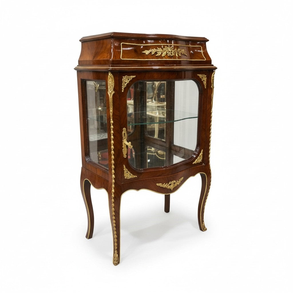 فاترينة أنتيك فاخرة مطعمة بالنحاس بتصميم كلاسيكي أنيق