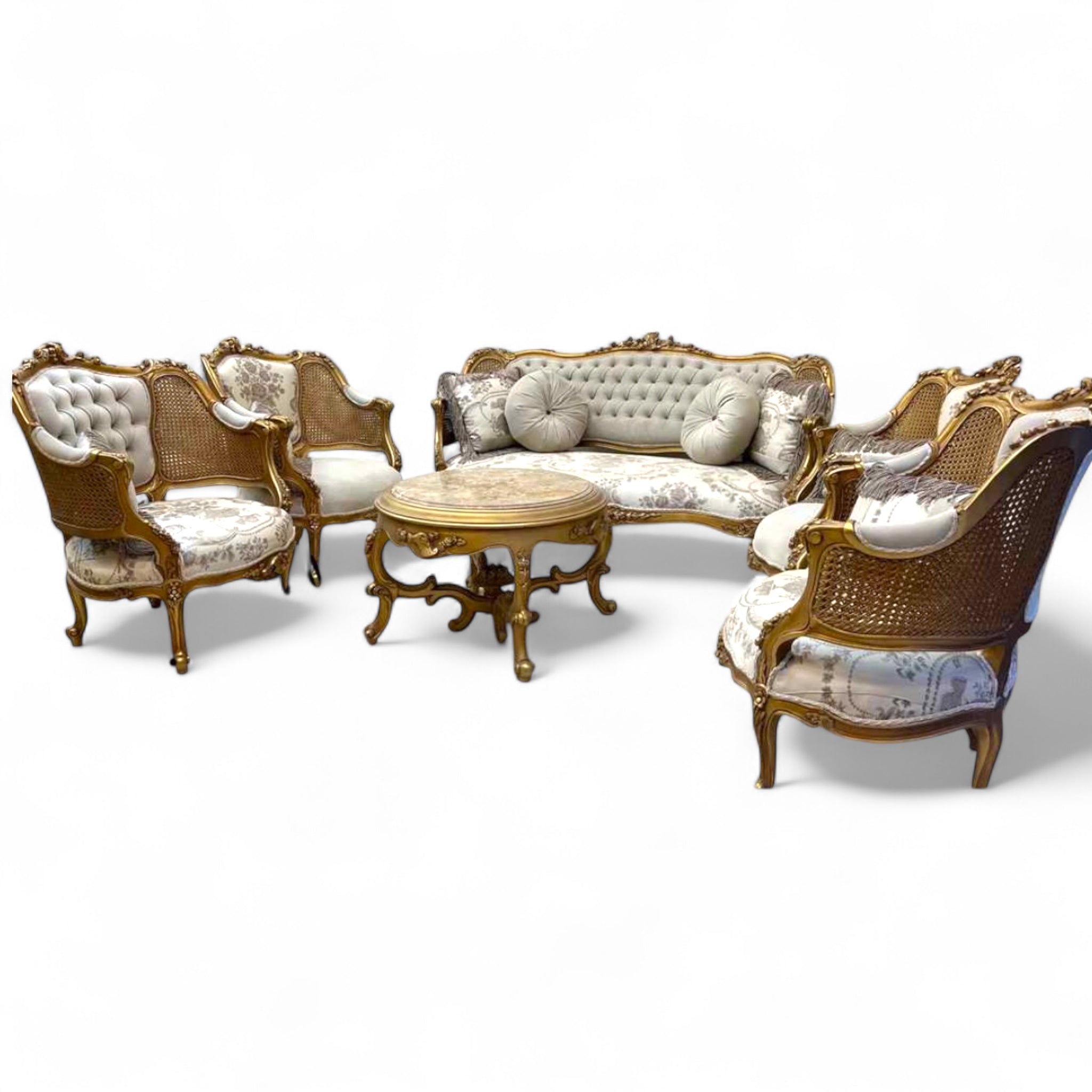 صالون كوربيه كنبة واربعة فوتيه - صالون كوربيهصالون مصنع من أفضل أنواع الأخشاب الطبيعيه خشب الزان الاحمر الروماني المجفف والاسفنج عالي الكثافه مكون منكنبه واربعة فوتيه وترابيزهالدهان دهب مترب المقاسات: كنبة: 160* 95 * 67 فوتيه: 70* 90* 62 ترابيزة : قطر 75