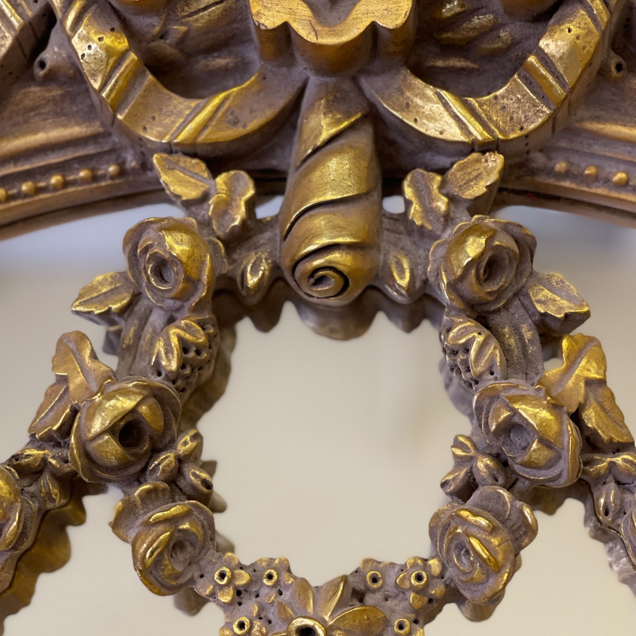 برواز مدخل دهبي - برواز مدخل من الخشب الزان مميز تشطيب دهب انجليزي ومرايا و الحفر هاند ميد المقاسات: W 140 CM * H 240CM