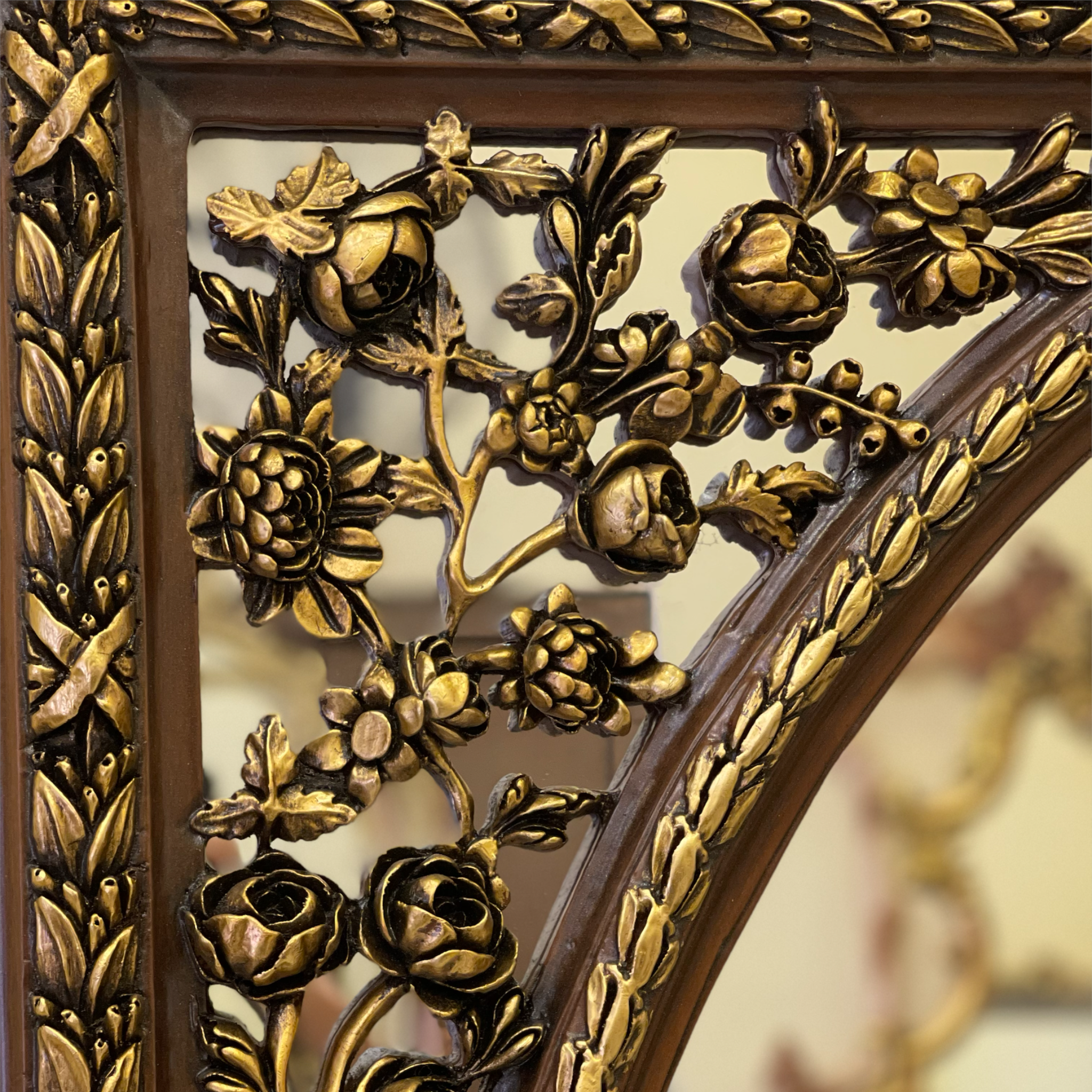 برواز مدخل - برواز انتيك من الخشب الزان حفر هاند ميد دهان دهبي متأكسد متداخل مع لون استر و المرايا جريش المقاسات: W 100 CM * H 200 CM