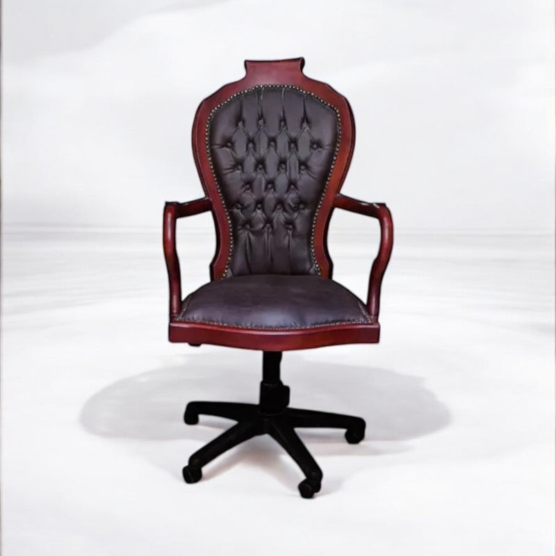 كرسي كلاسيك علي قاعدة هيدروليك - كرسي مكتب دوار كلاسيك بني مصنع بالكامل من الخشب الطبيعي و التنجيد جلد بني متاح تغيير الالوان المقاسات: W 65 CM * B 65 CM *H 120 CM