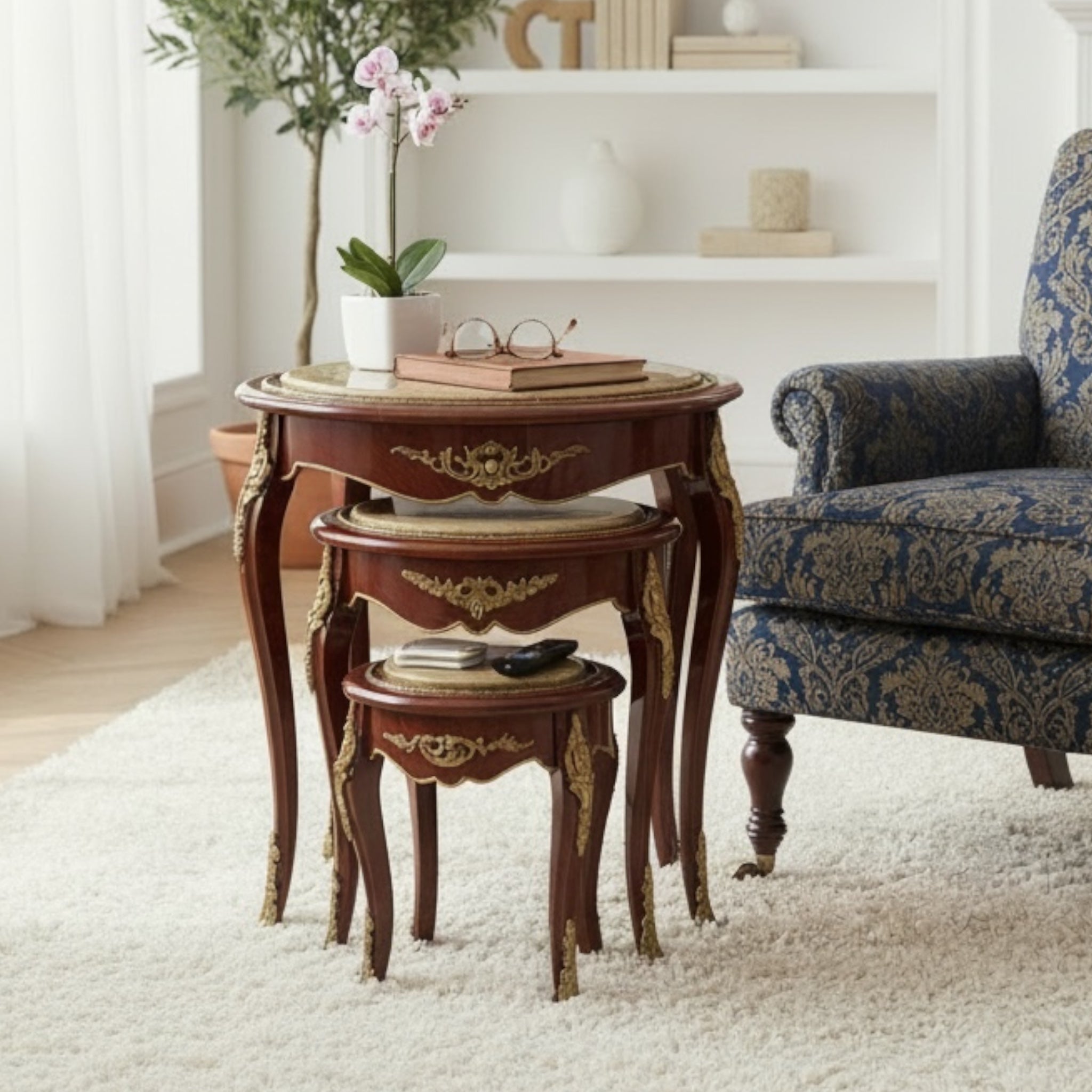 طقم طاولات متداخلة كلاسيكية بتصميم فاخر - Nabolia