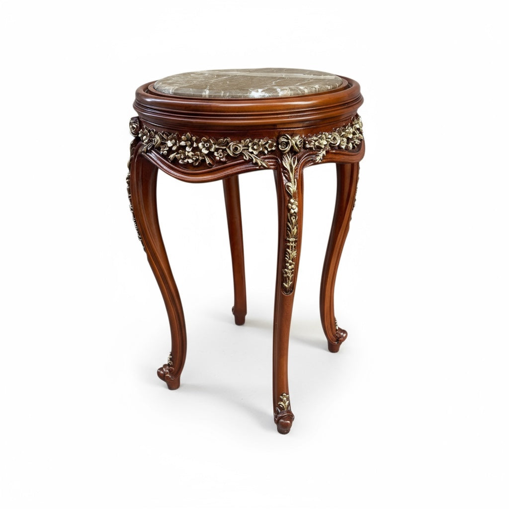 تربيزة جانبية كلاسيك – Natural Marble and a Touch of Classic Luxury