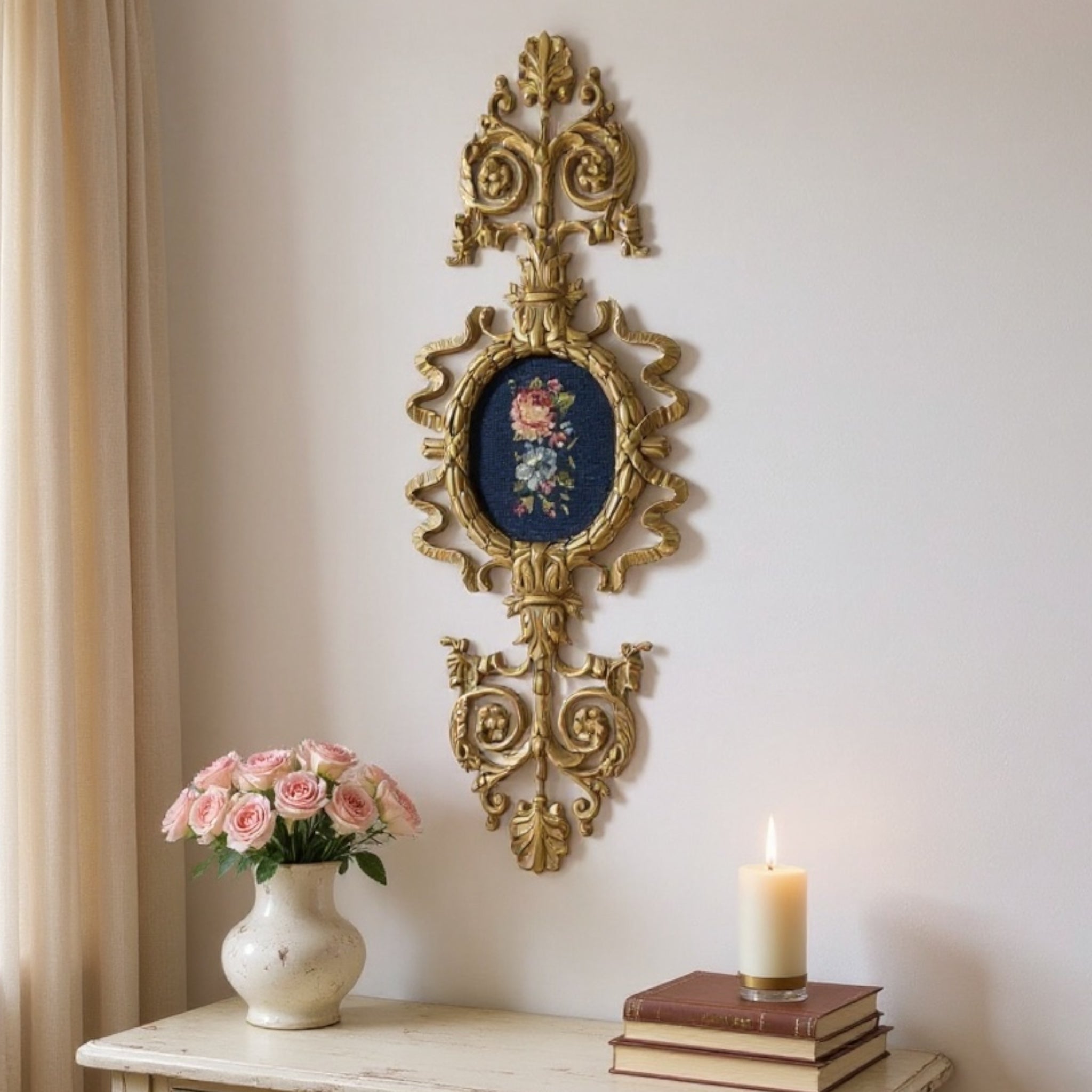 تعليقة حائط أنتيك خشب زان بحفر يدوي وقماش أبيسون فاخر