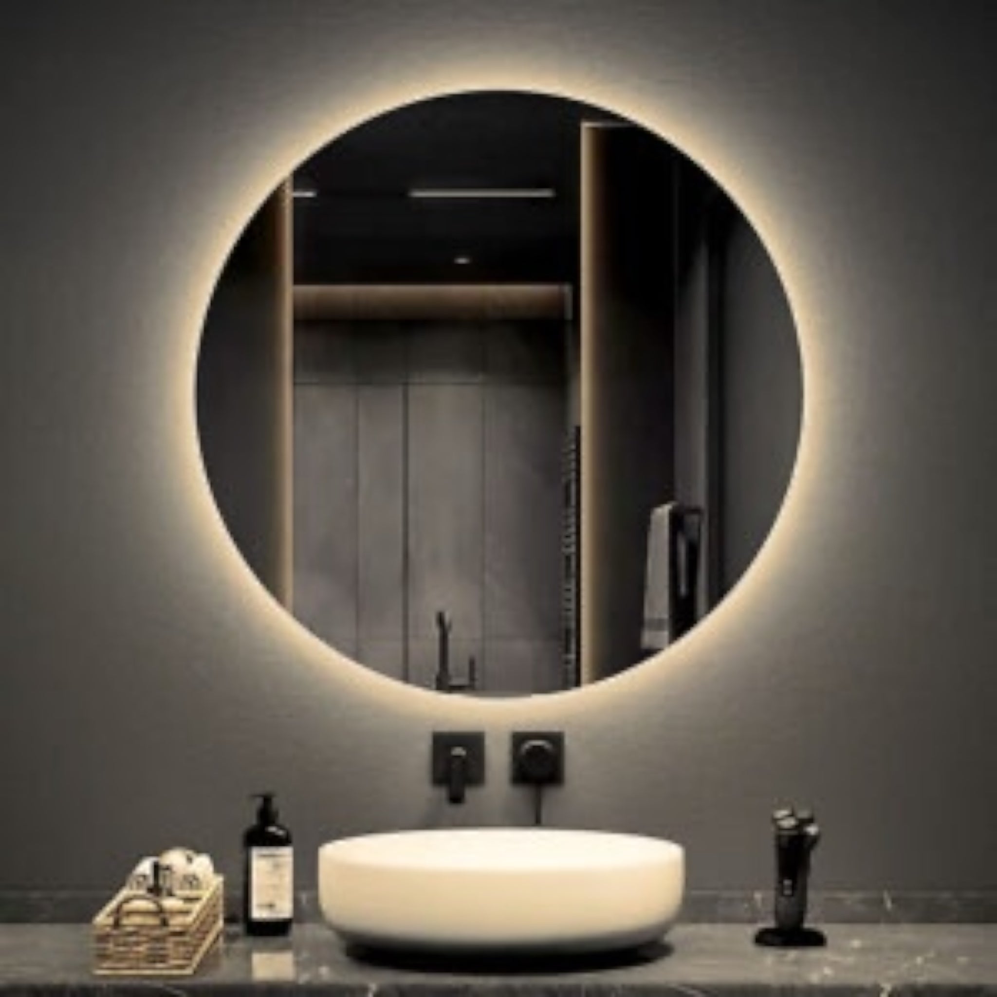 مراية "LumiCircle" المضيئة - المواصفات تصميم دائري أنيق يمنح مظهرًا عصريًا ويتناسب مع مختلف الديكورات إضاءة ليد خلفية توفر وهجًا ناعمًا ومريحًا للعين تشغيل باللمس (تاتش) للتحكم السهل في تشغيل وإيقاف الإضاءة بلمسة واحدة زجاج 4 مللي بجودة عالية ولمسة شفافة راقية زجاج 4 مللي بجودة عالية ولمسة شفافة راقية خفيفة الوزن لسهولة التركيب والاستخدام سهولة التثبيت مزودة بخطاف للتعليق المقاسات القطر: 72 سم