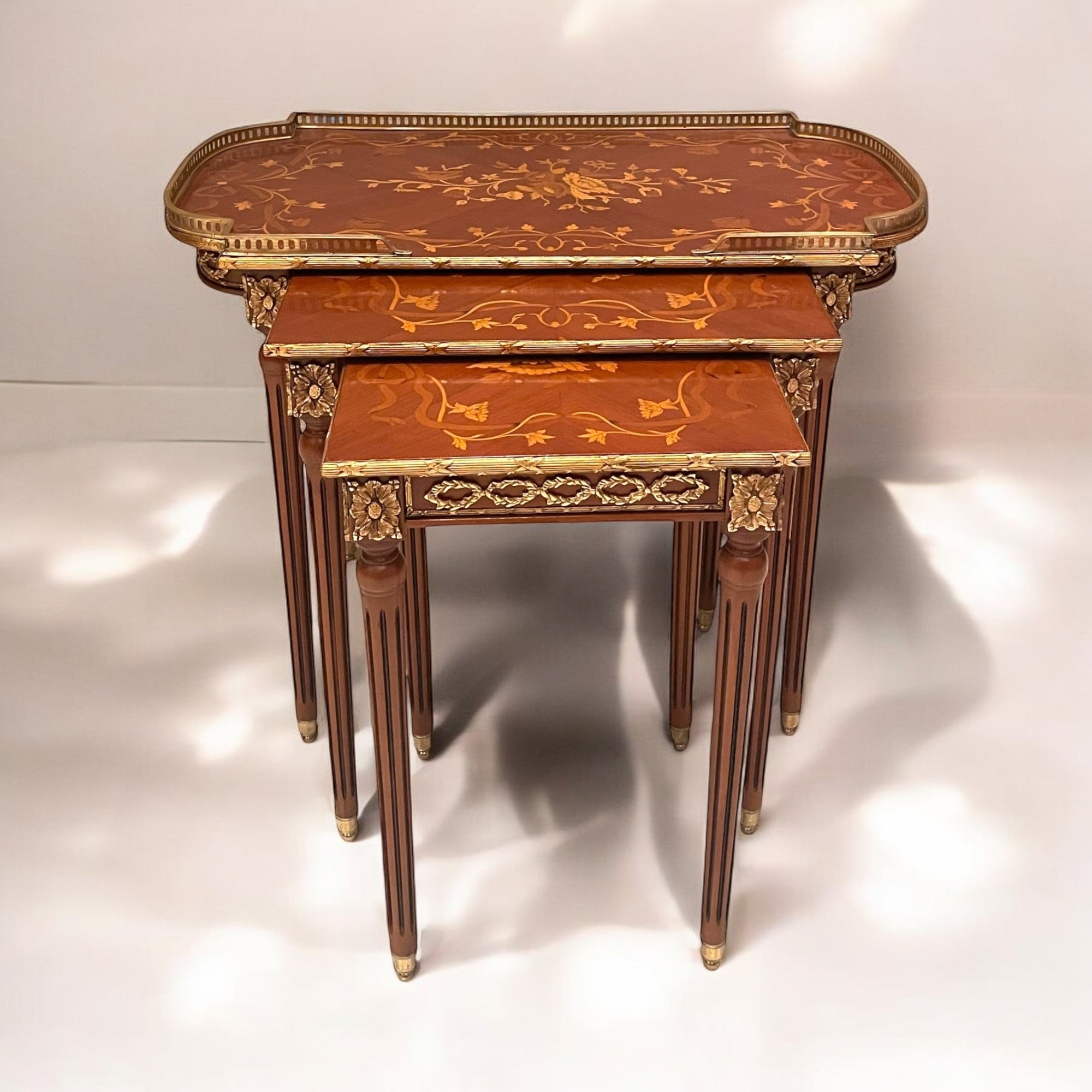 French table set - 3 pieces with marquetry and hand-engraved copper