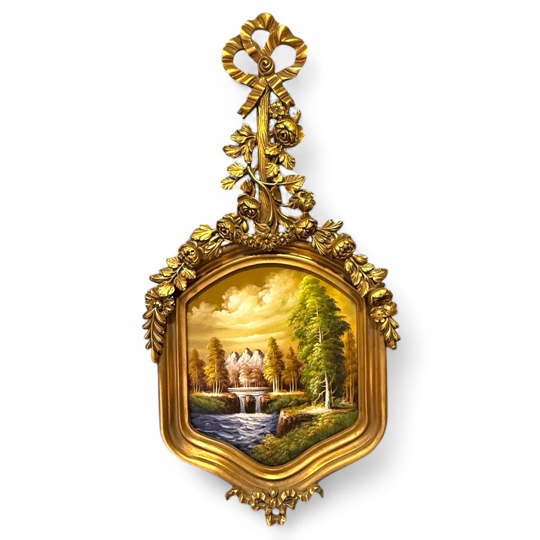 Classic Nature Painting Frame - An Elegant Artistic Touch