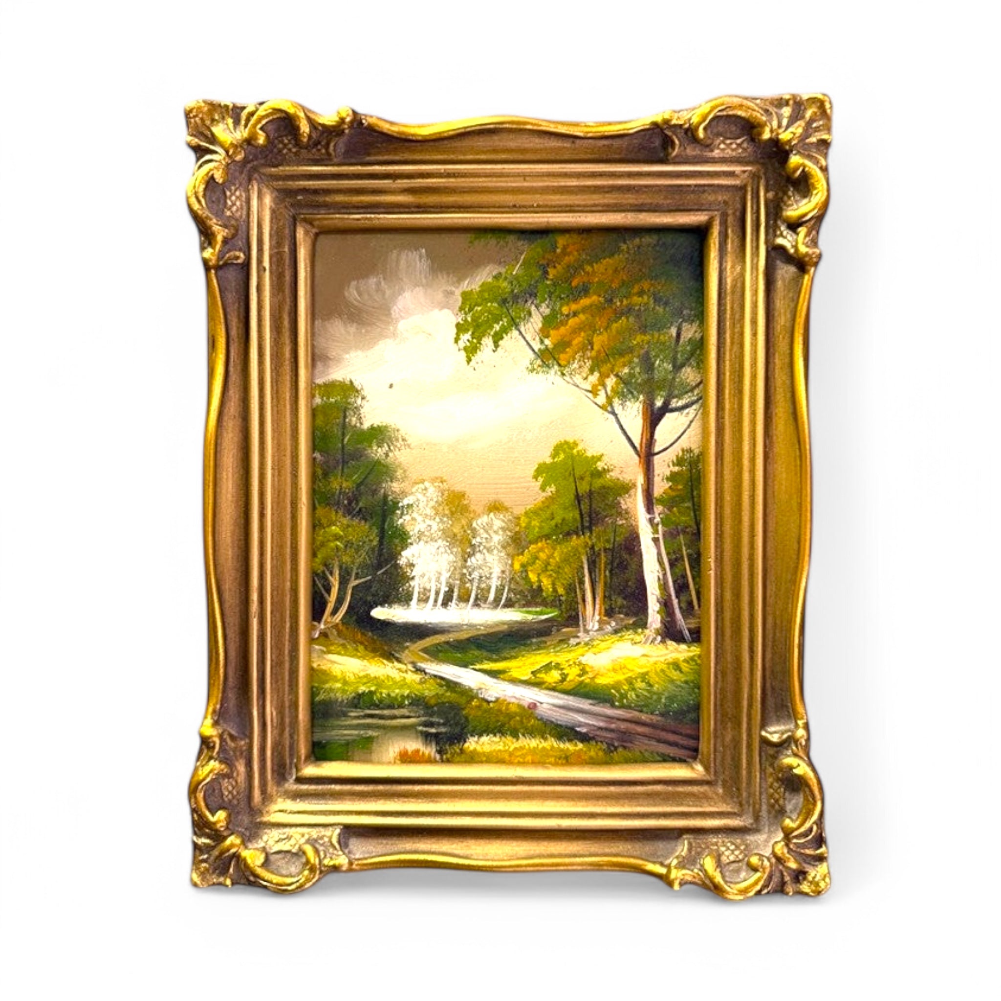 برواز الغابة الهادئة بتصميم كلاسيكي فاخر