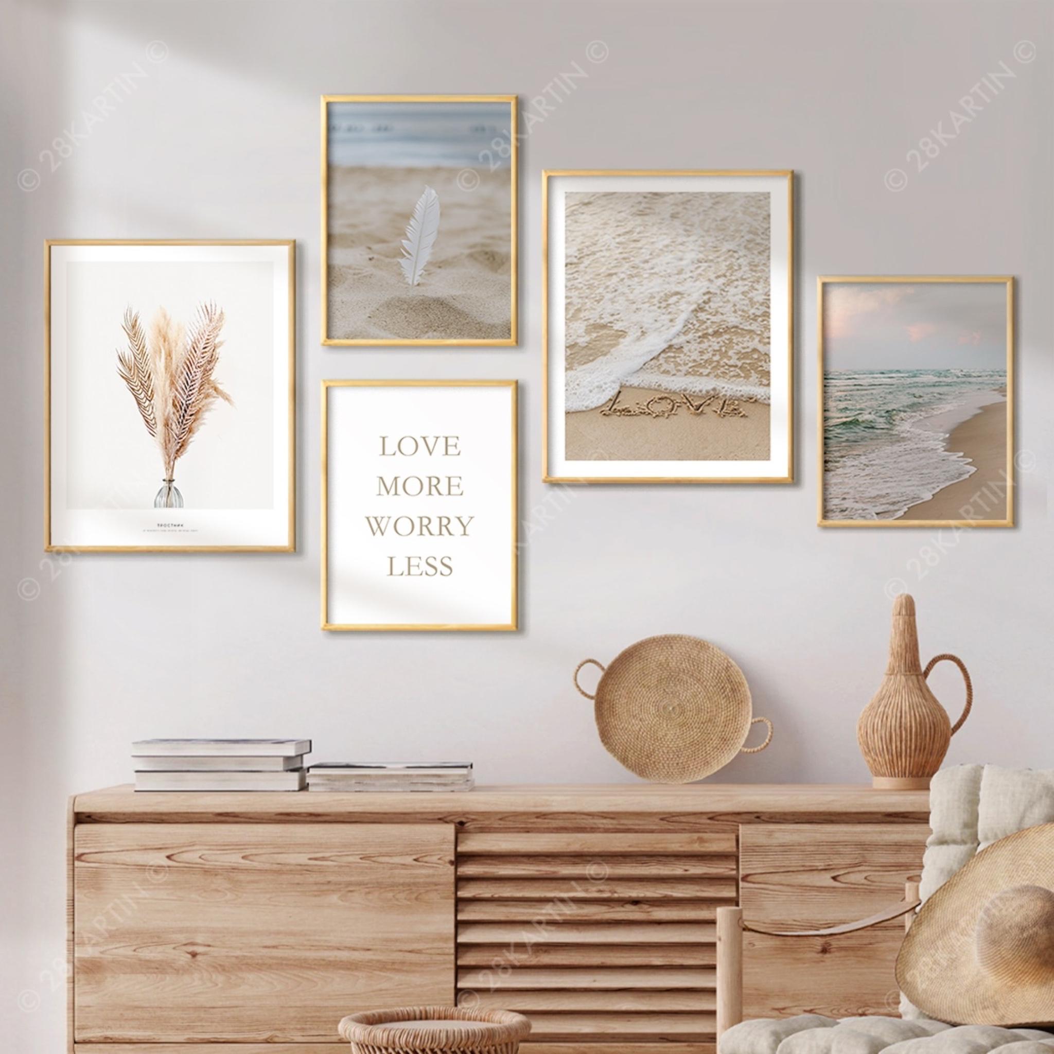 مجموعة براويز بحرية - 5 قطع مستطيلة - مجموعة فنية راقية مستوحاة من ألوان البحر والهدوء، بتصميمات بتضيف لمسة استرخاء وأناقة لأي مساحة. البراويز جاهزة للتعليق ومناسبة لغرف المعيشة أو غرف النوم أو حتى المكاتب اللي بتحب فيها تلمس الجمال والبساطة الخامةخشب إسباني عالي الجودةطباعة فينيل بدقة 4Kطبقة حماية ضد المياه والأتربةمزودة بفتحات تعليق سحرية لسهولة التركيب المقاساتبروازين بمقاس: عرض 40 سم × ارتفاع 60 سمعدد3براويز بمقاس: عرض 30 سم × ارتفاع 40 سم