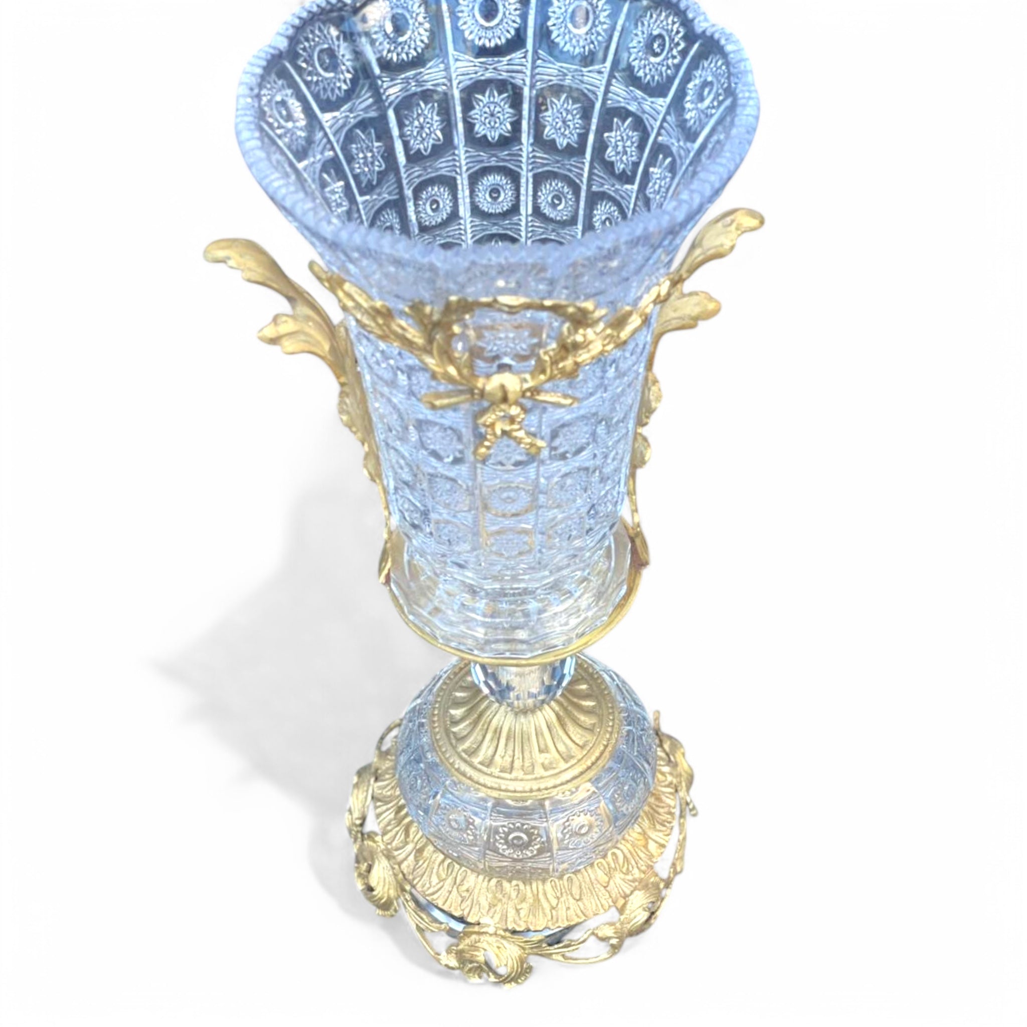 Decorative vase made of crystal and gold-plated brass