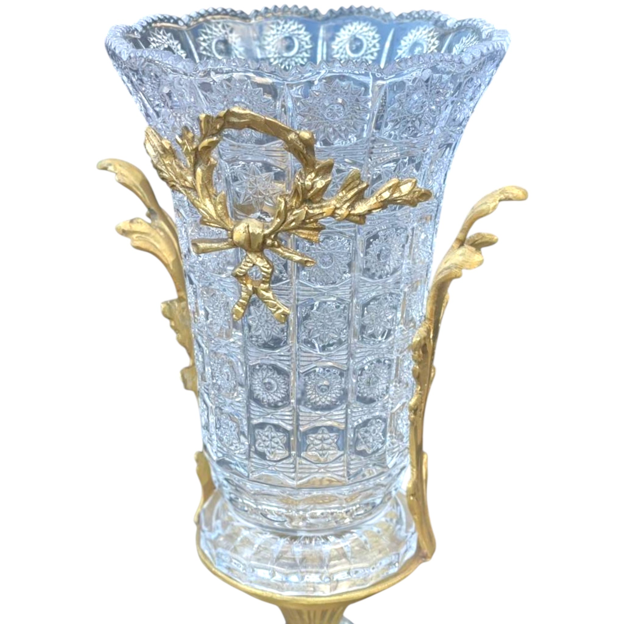Decorative vase made of crystal and gold-plated brass