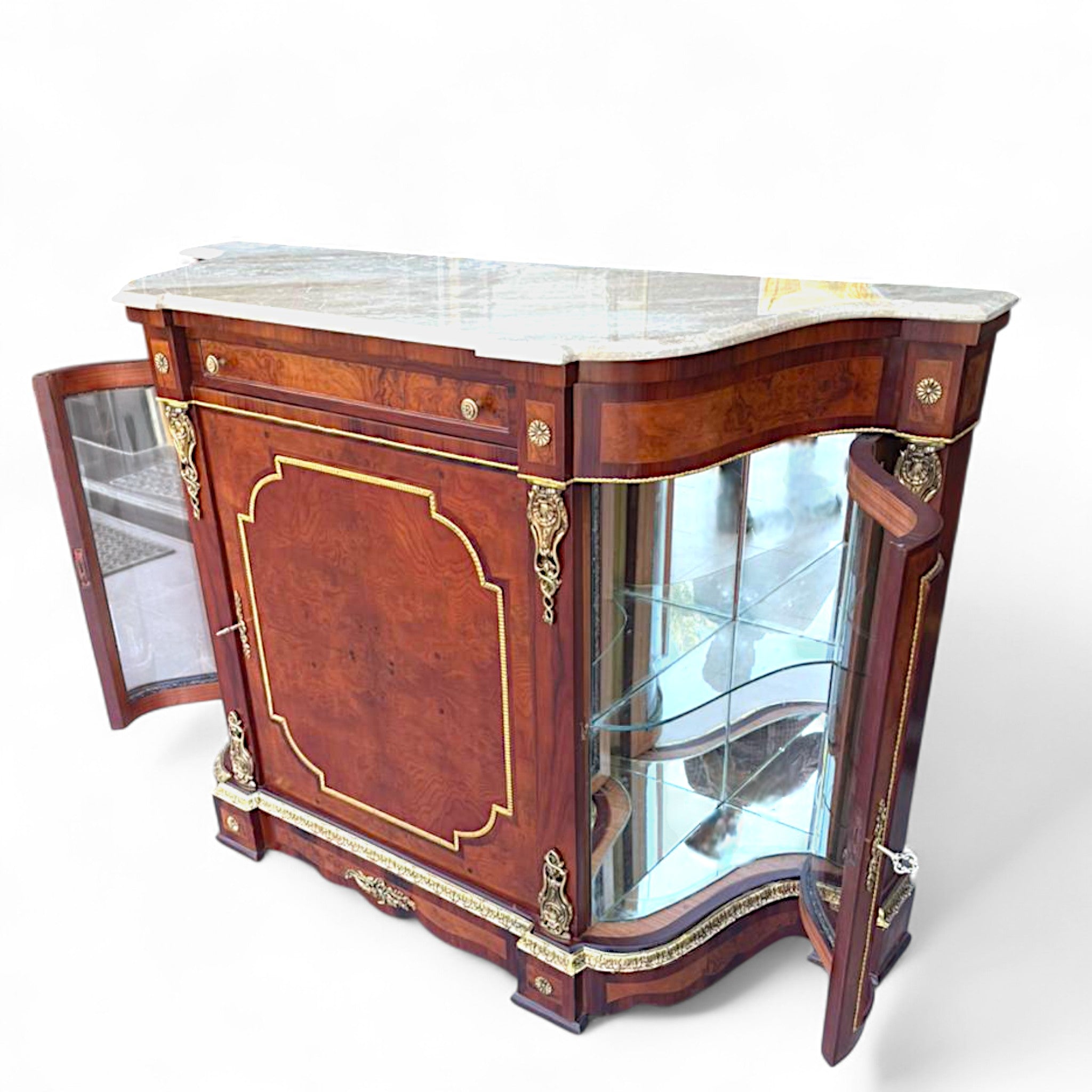 بوفيه كلاسيك مطعم بالنحاس ورخام داينو