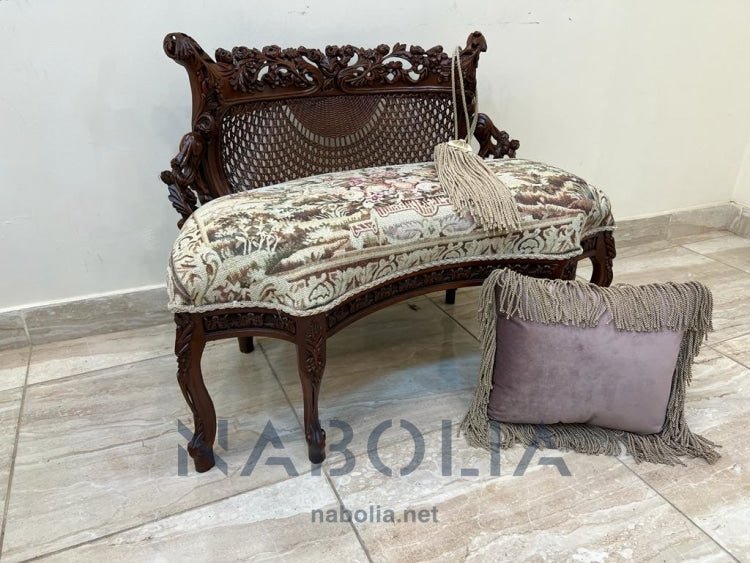 بانكت بظهر كانيه بني - كنبة انتيك دهان بني استر مع قماش جوبلان والظهر من الخوص الطبيعي من خشب الزان الاحمر المقاسات: W 100 CM * H 70 CM * B 50 CM