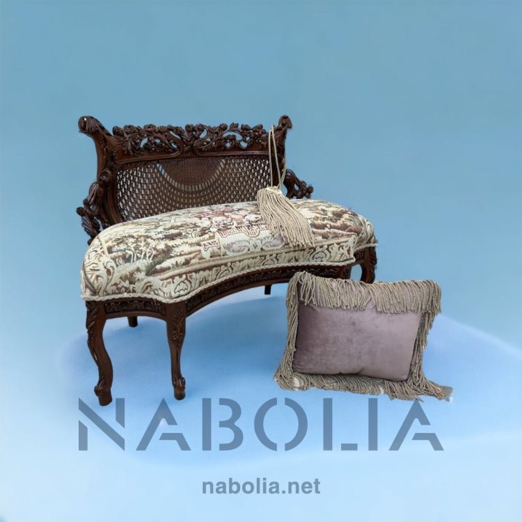 بانكت بظهر كانيه بني - كنبة انتيك دهان بني استر مع قماش جوبلان والظهر من الخوص الطبيعي من خشب الزان الاحمر المقاسات: W 100 CM * H 70 CM * B 50 CM