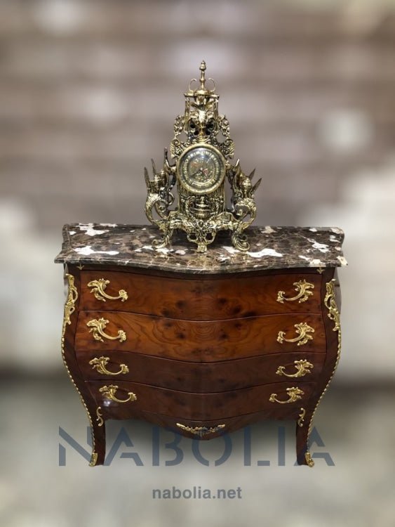 بايوه اربعة درج - يأتي البايوه الكلاسيكي دمياطي الصنعب 4 درج وإنحناءات مميزة وتطعيمات النحاس المشغولة جميعاً يدوياًمصنع من أفضل أنواع الأخشاب الطبيعيه والمقابض النحاسية الرخام امبرادور المقاسات: W 120 CM * H 90 CM * B 48 CM