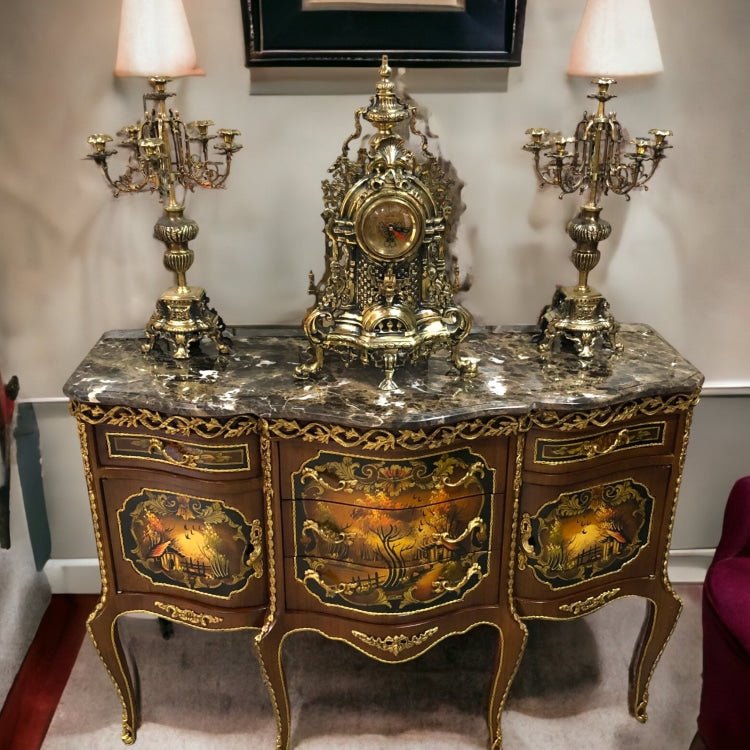 بايوه ستة ارجل -  بايوه ستة ارجل خمسة درج واتنين ضلفة من الخشب الطبيعي والرسم اليدوي ومطعم بالنحاس المشغول يدويا والرخام امبرادور غامق المقاسات: W 120 CM * L 90 CM