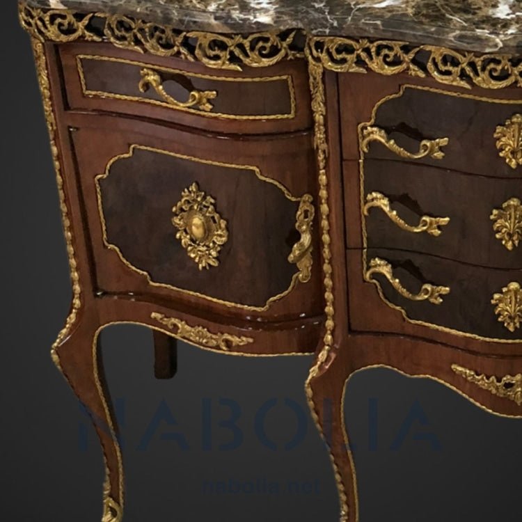 بايوه ستة ارجل -  بايوه ستة ارجل خمسة درج واتنين ضلفة من الخشب الطبيعي والرسم اليدوي ومطعم بالنحاس المشغول يدويا والرخام امبرادور غامق المقاسات: W 120 CM * L 90 CM