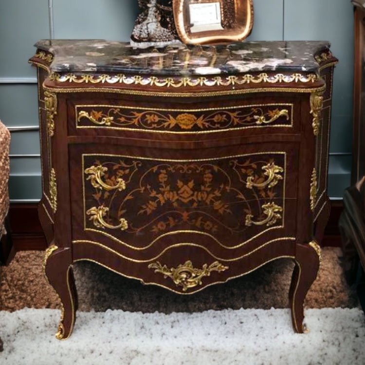 بايوه تلاتة درج -  بايوه تلاتة درج من الخشب الطبيعي والقشرة المشغولة بالمارتكليه مع رخام امبرادور غامق المقاسات: W 110 CM * L 90 CM