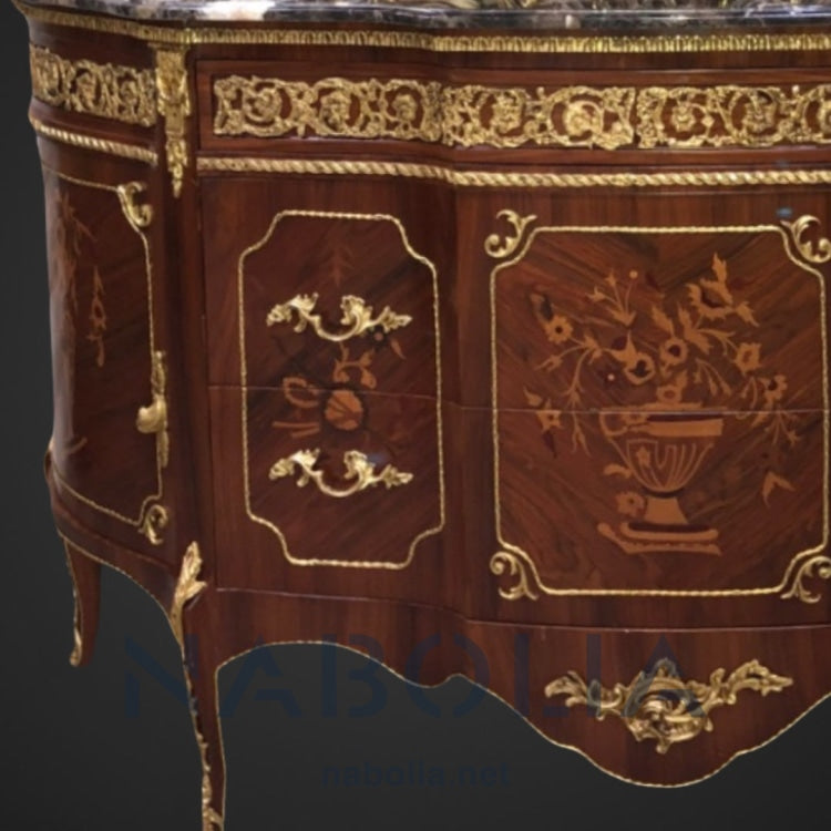 بوفيه بايوه تلاتة درج كبير و اتنين ضلفة -  بايوه تلاتة درج كبير و اتنين ضلفة من الخشب الطبيعي والقشرة المشغولة بالمارتكليه والمطعم بالنحاس المشغول يدويا والرخام امبرادور غامق المقاسات: W170 CM * L 100 CM