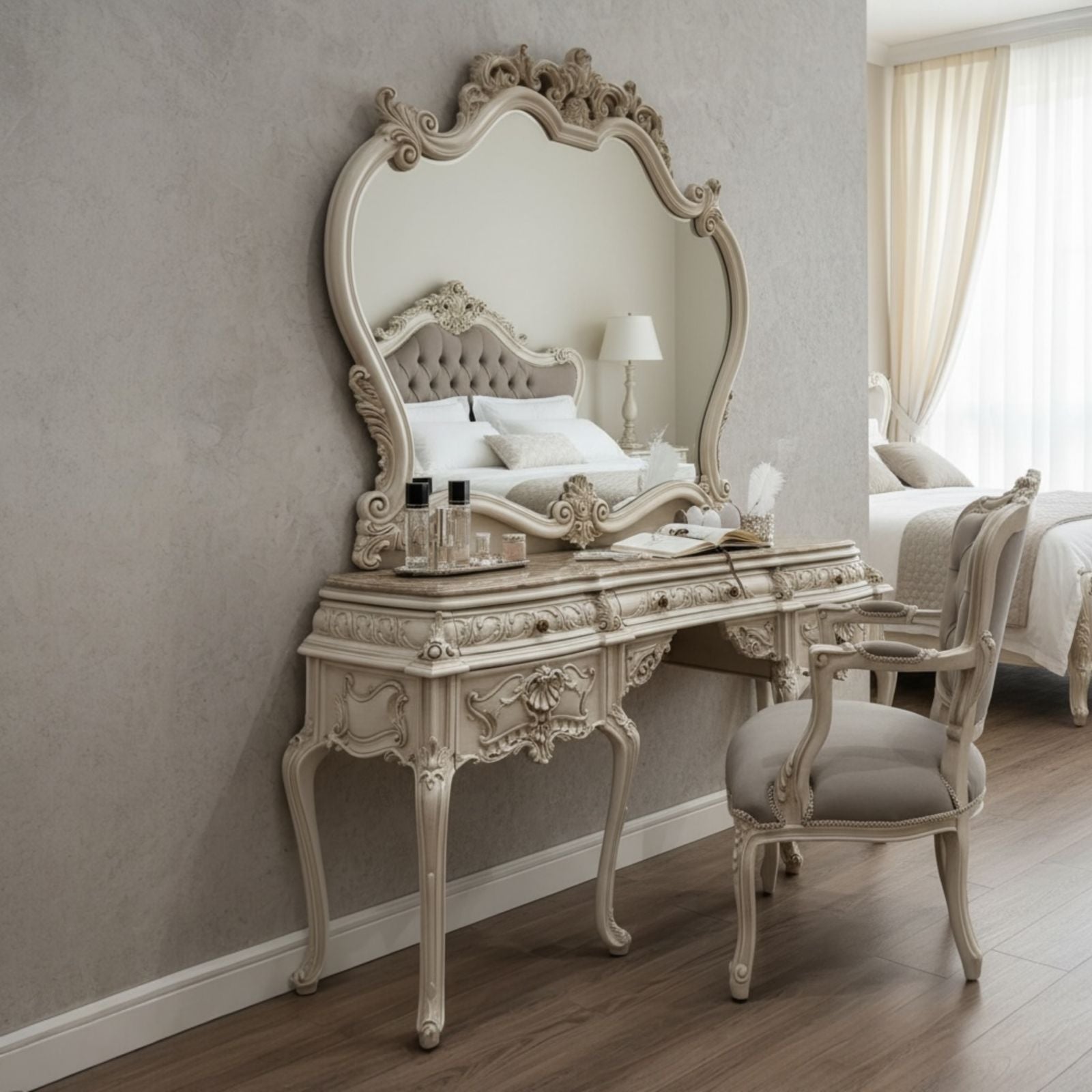 غرفة نوم كلاسيكية ملكية بتفاصيل مزخرفة وتنجيد فاخر