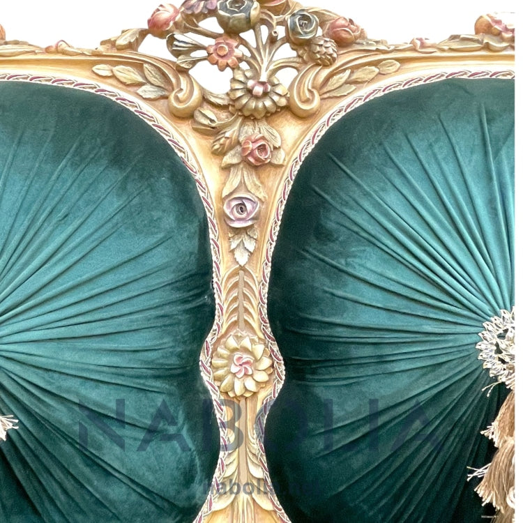 كنبه انتيك لاكيه - كنبه انتيك لاكيه مصنوعه من الخشب الزان الرومانيالدهان لاكيه مترب مع ألوان زيت الورودقماش قطيفه ساده تنجيد كابوتنيه في بلسيه المقاسات 130*65