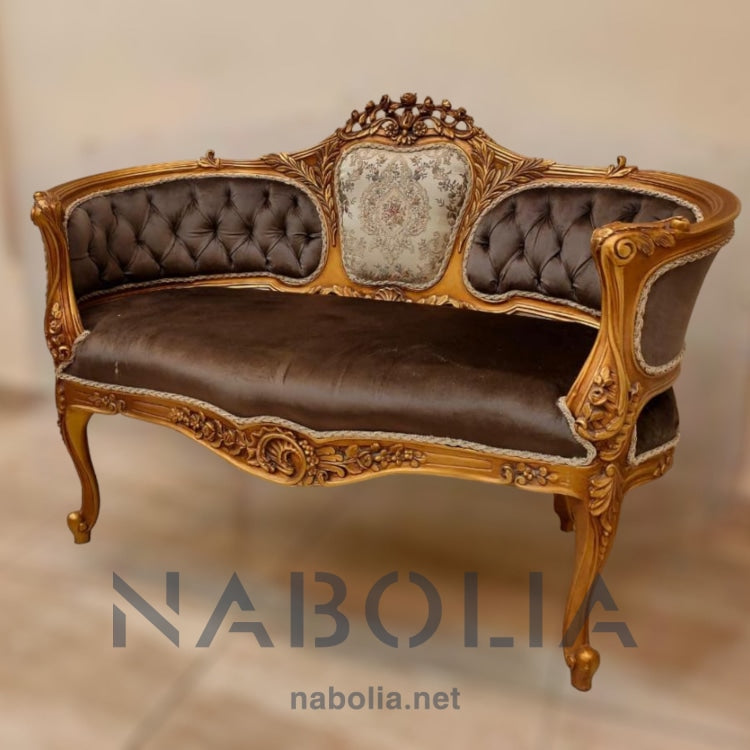 كنبة انتيك دهبي - كنبه انتيك دهبي مصنوعه من الخشب الزان الرومانيالدهان دهبي مترب قماش قطيفه ساده تنجيد كابوتنيه في الظهر و بوكيه جوبلان المقاسات 130*65