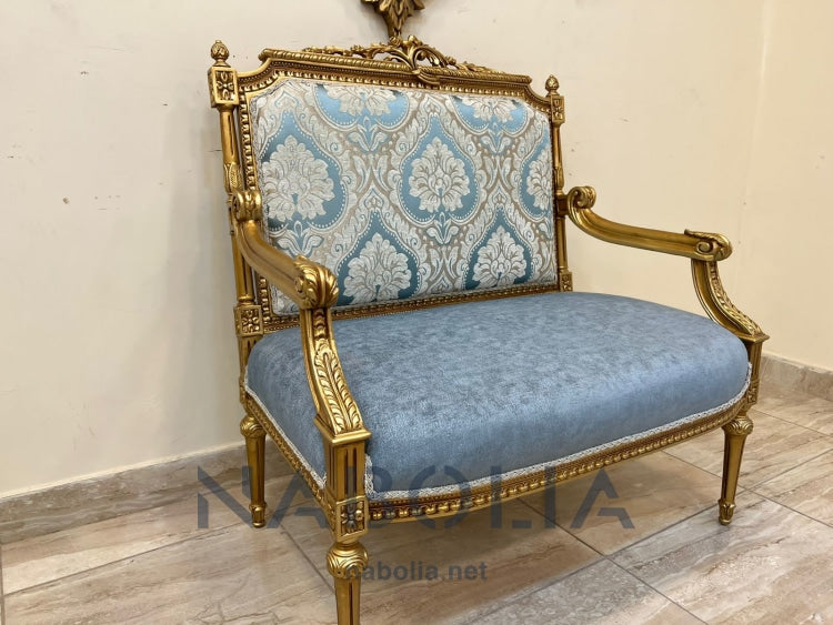 كنبة انتيك لوف سيت - كنبة انتيك دهبي قماش سيلفا في القاعدة والظهر شانيليا والكنبة مصنعة من خشب الزان الاحمر المقاسات: W 110 CM * L 60 CM